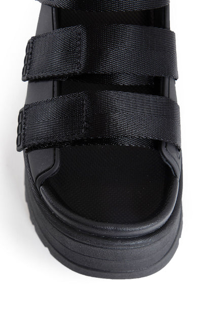 UGG WOMAN BLACK SANDALS & SLIDES