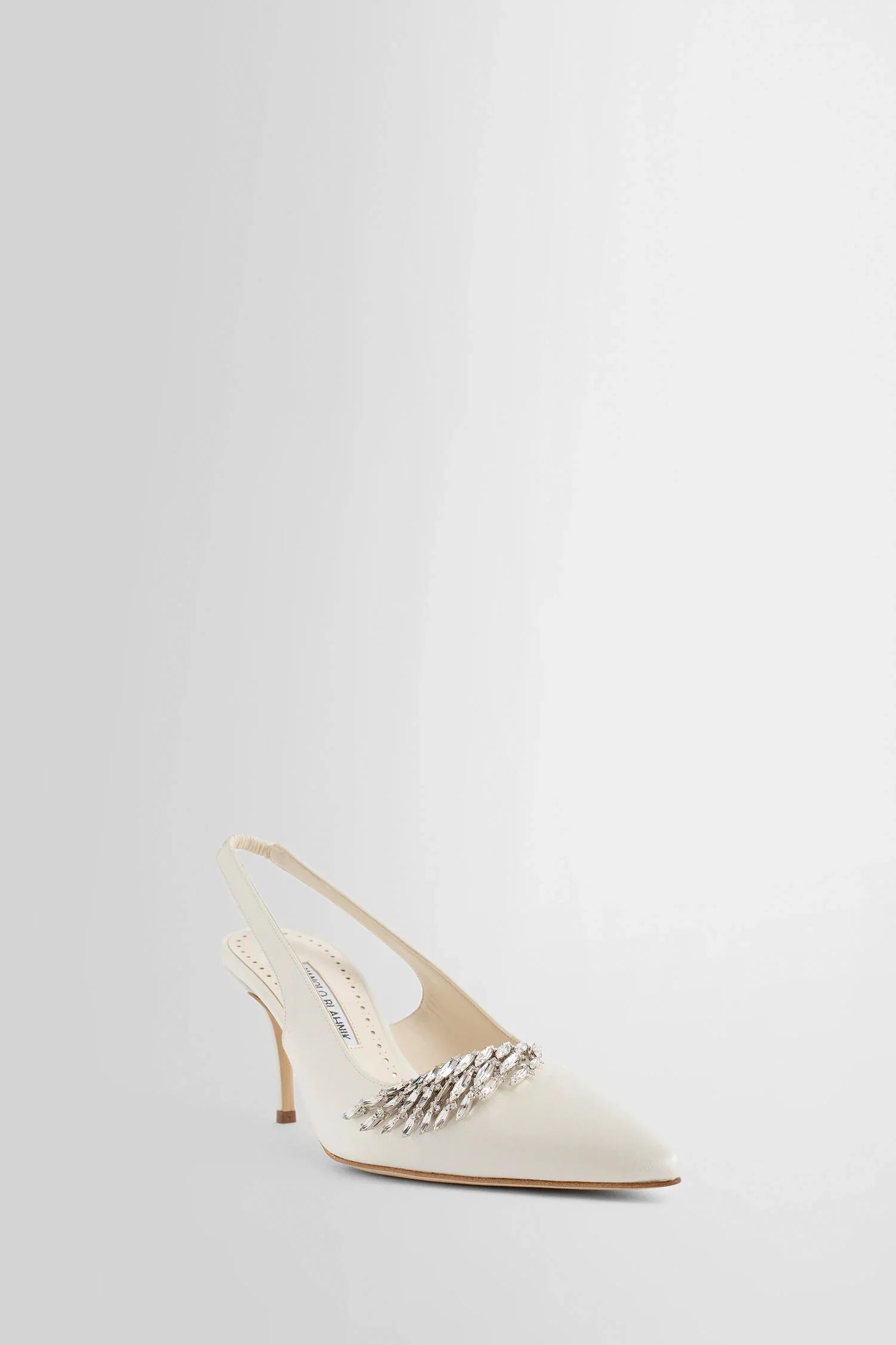MANOLO BLAHNIK WOMAN OFF-WHITE PUMPS - Antonioli.eu