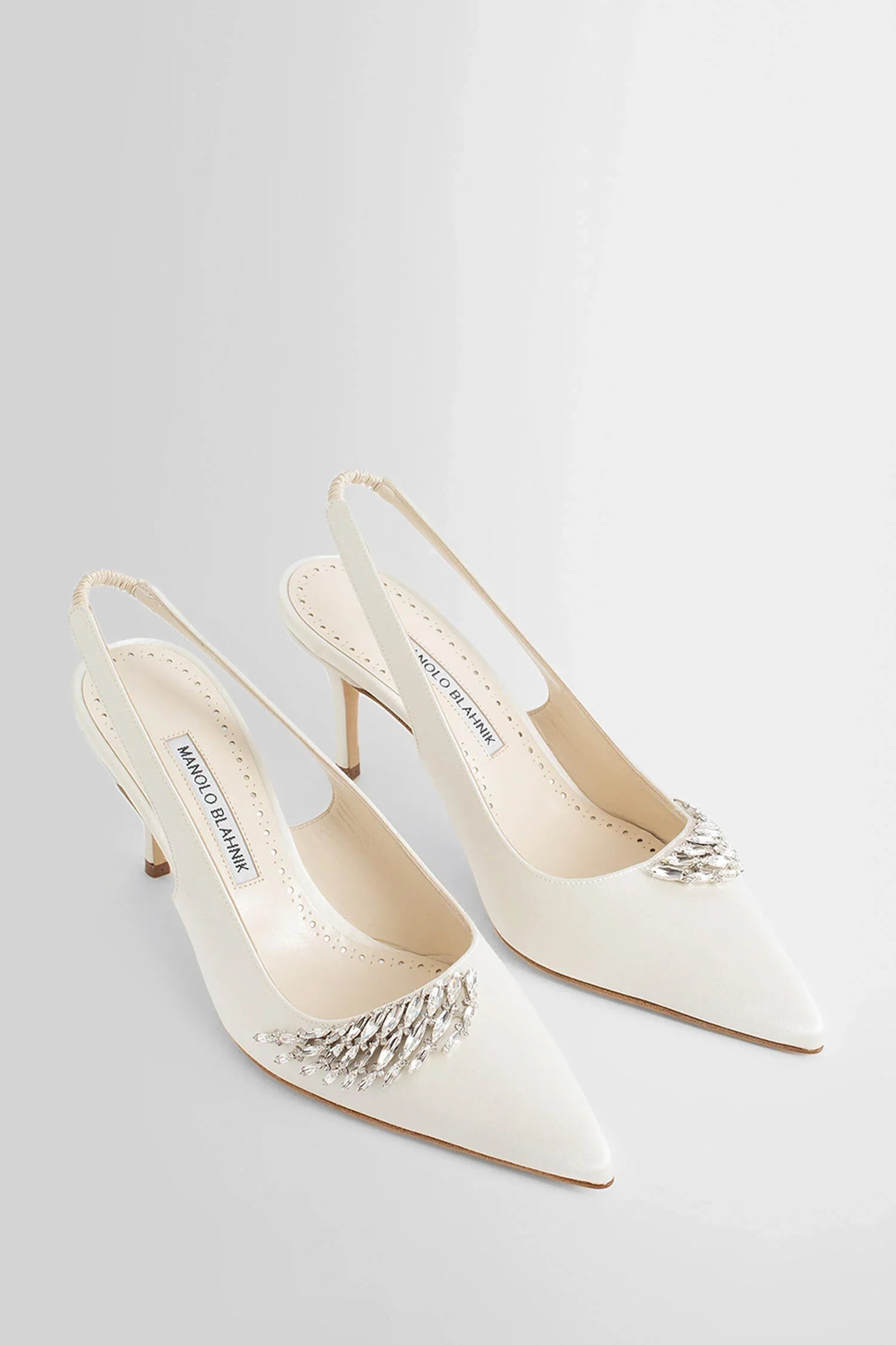 MANOLO BLAHNIK WOMAN OFF-WHITE PUMPS - Antonioli.eu