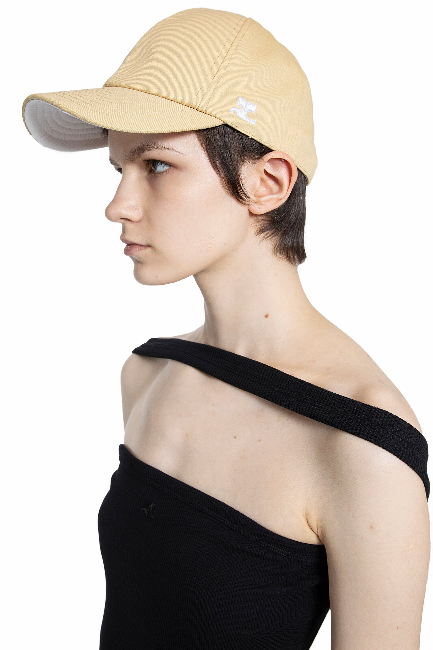 COURRÈGES WOMAN BEIGE HATS