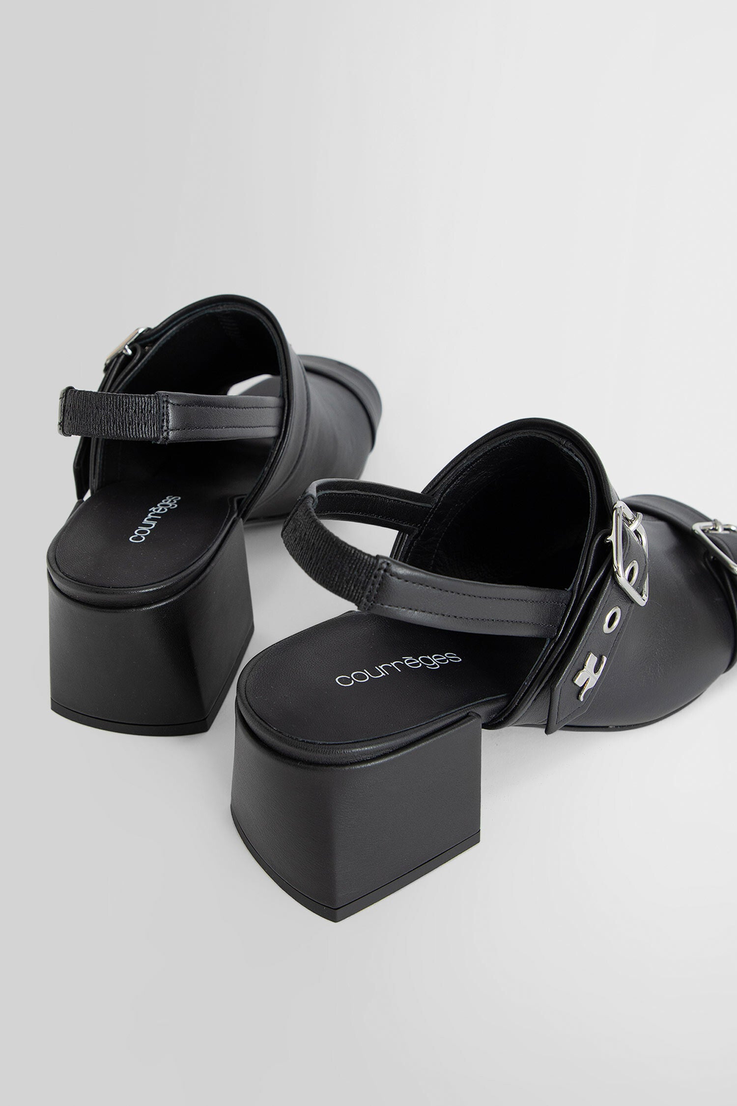 COURRÈGES WOMAN BLACK SANDALS