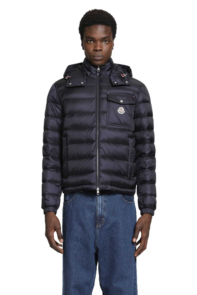 
              MONCLER Verith Hooded Short Down Jacket man
            
