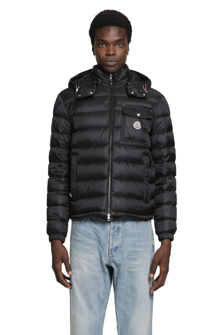 
              MONCLER Verith Hooded Short Down Jacket man
            