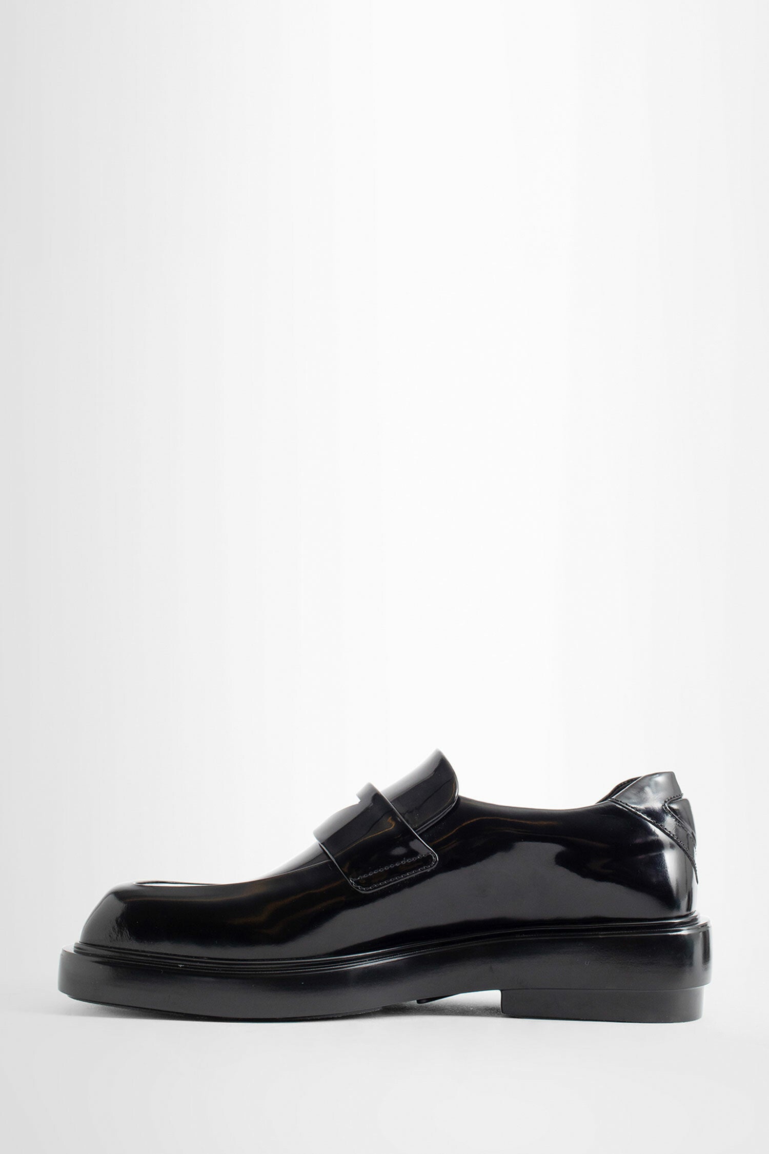 PRADA WOMAN BLACK FLATS