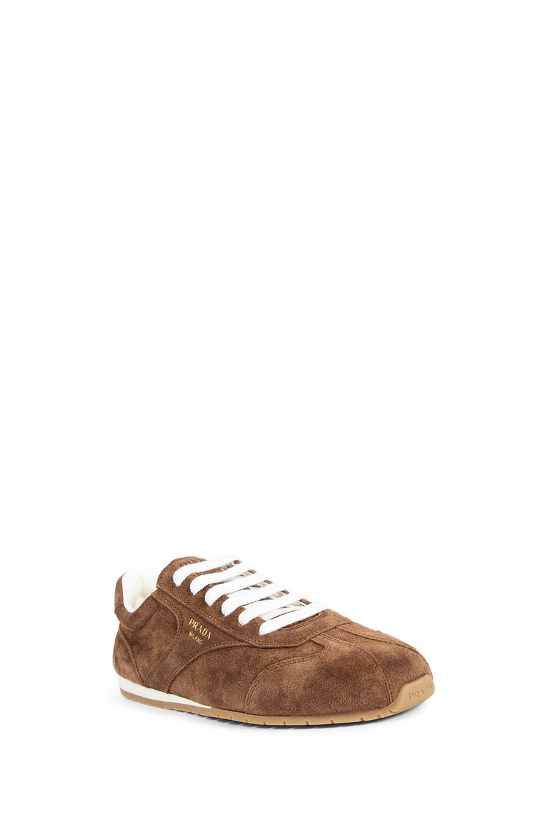 Sneakers in Suede