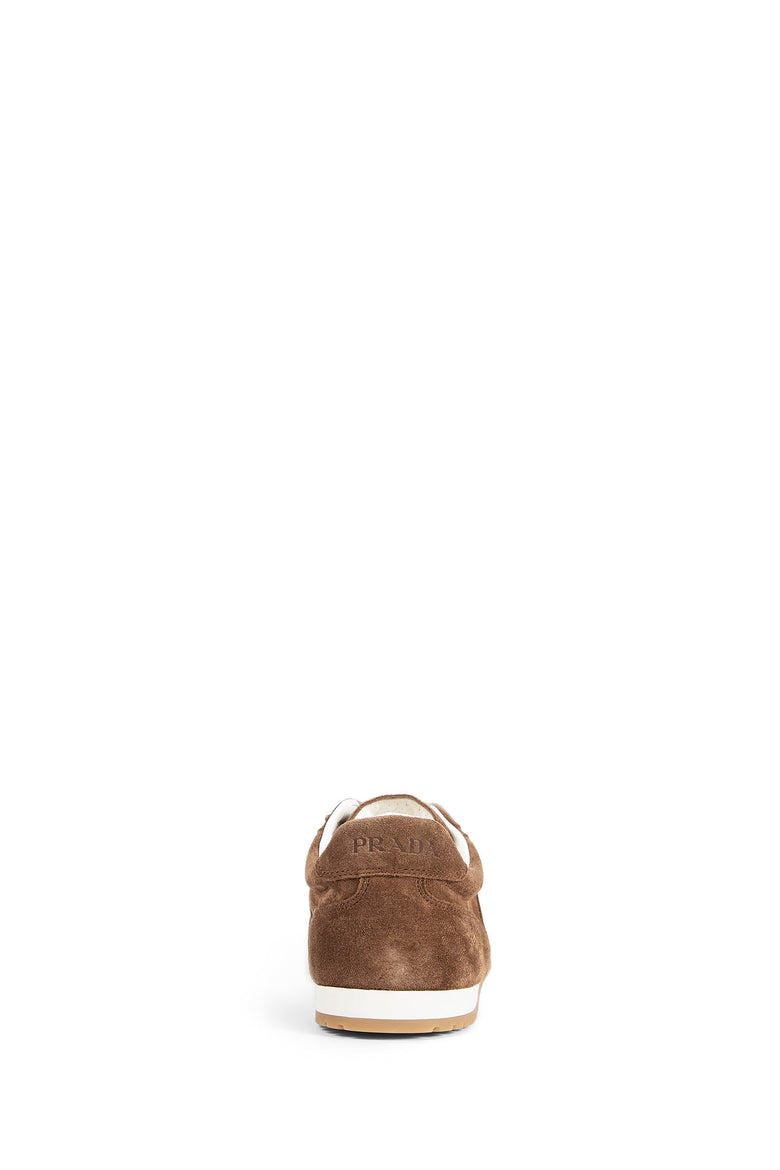Sneakers in Suede