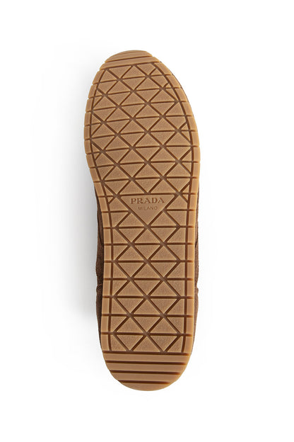 Sneakers in Suede