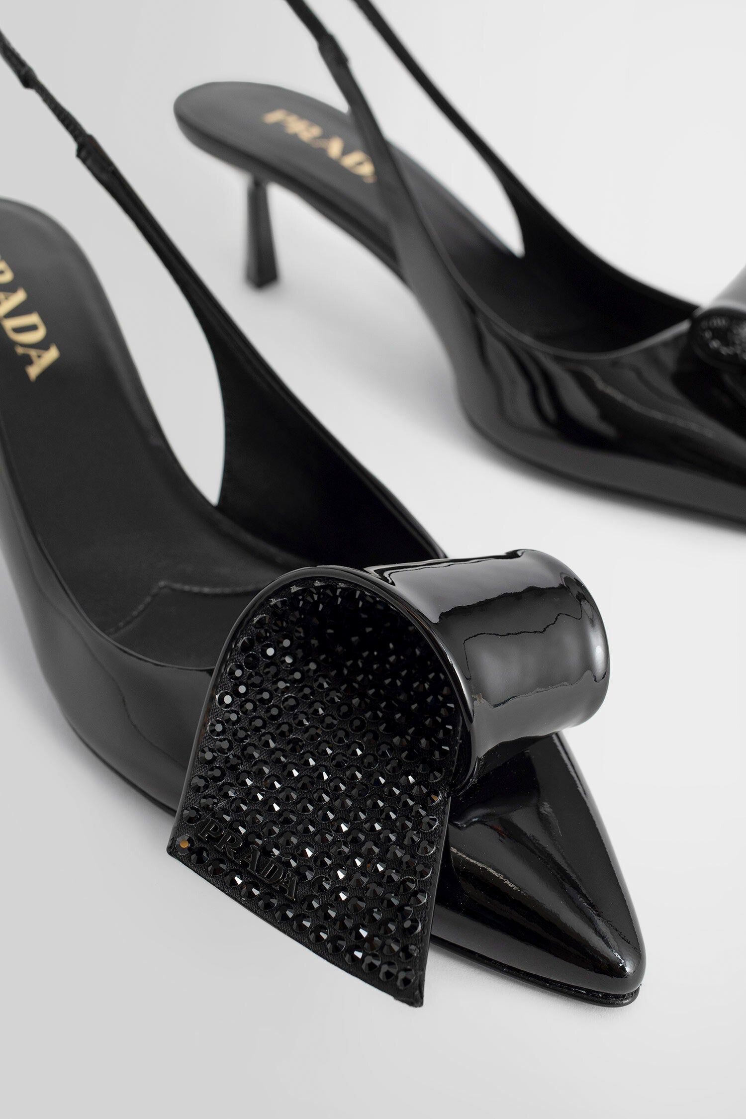 PRADA WOMAN BLACK PUMPS