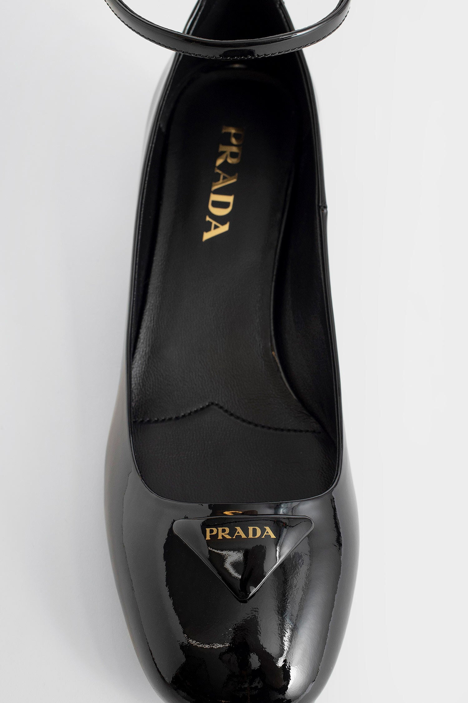 PRADA WOMAN BLACK FLATS