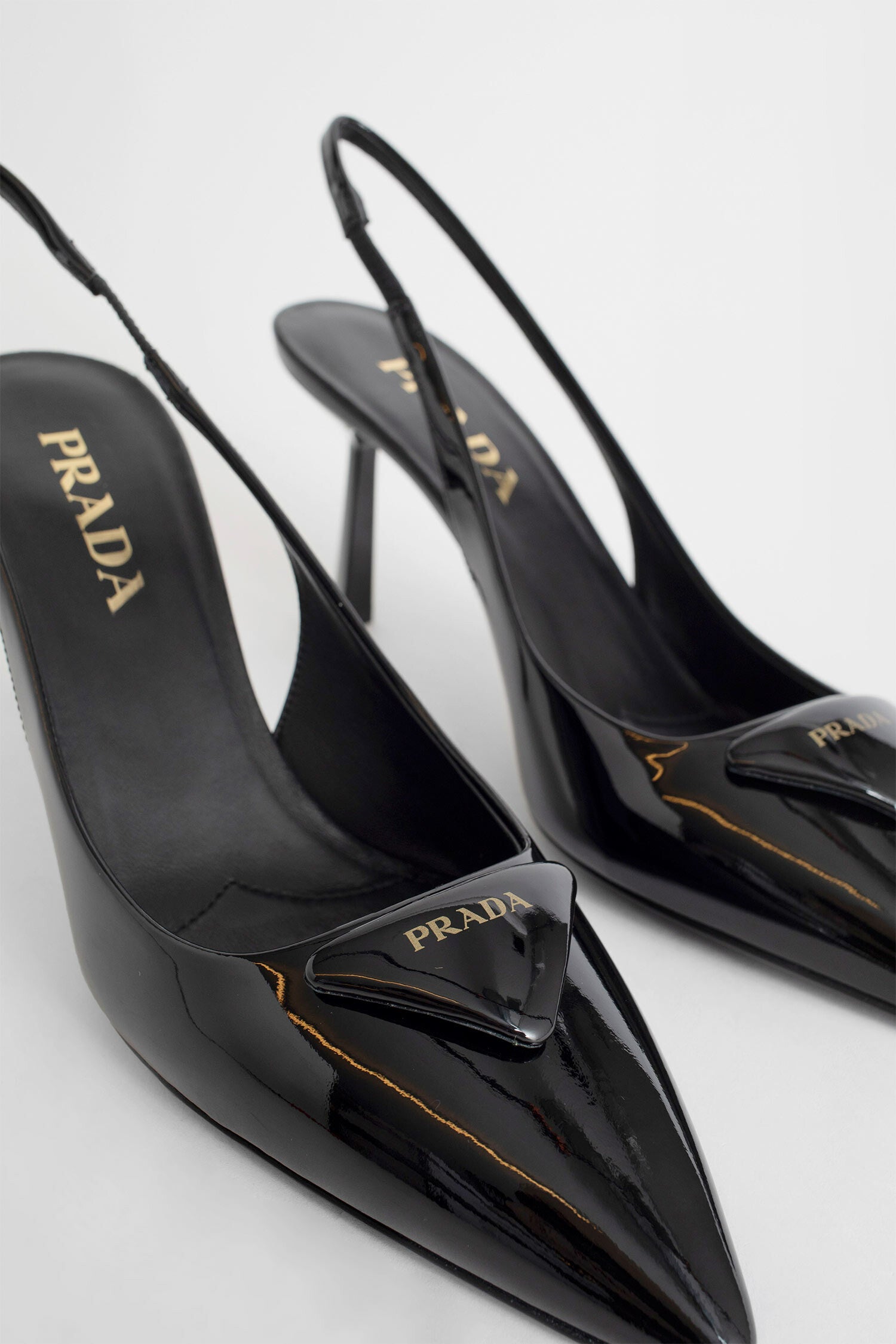 PRADA WOMAN BLACK PUMPS