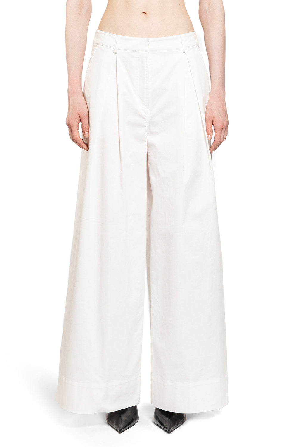 THE GARMENT WOMAN WHITE TROUSERS