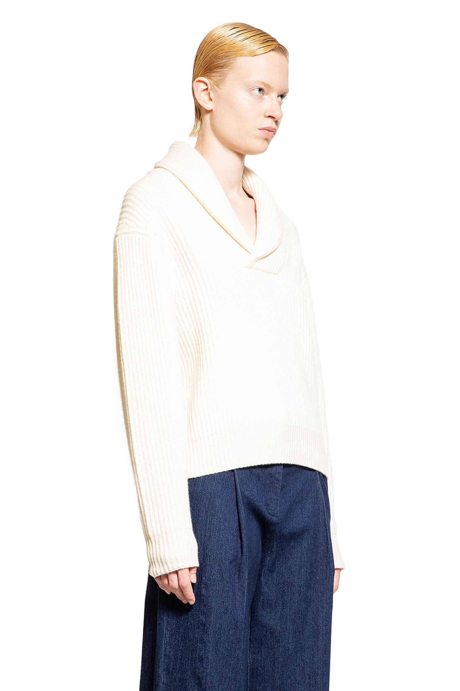 THE GARMENT WOMAN OFF-WHITE KNITWEAR