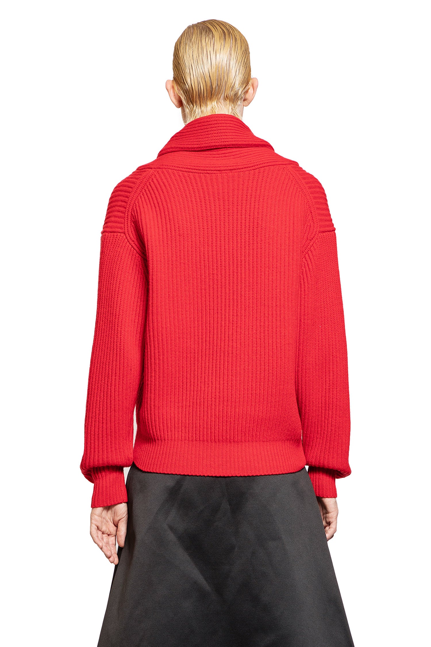 THE GARMENT WOMAN RED KNITWEAR