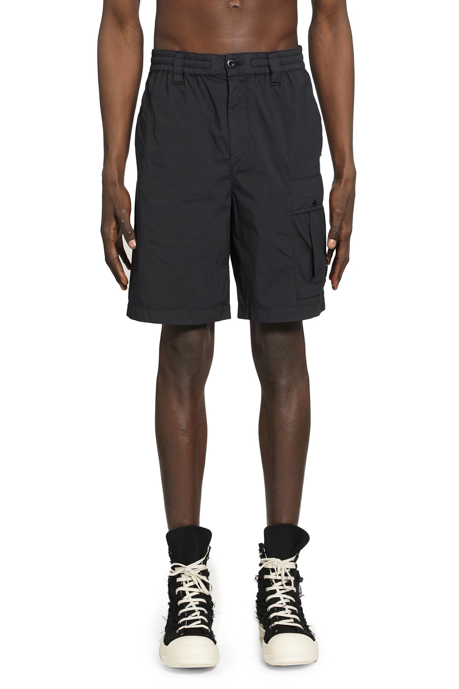 C.P. COMPANY 50 Fili Stretch Loose Lens Cargo Shorts man