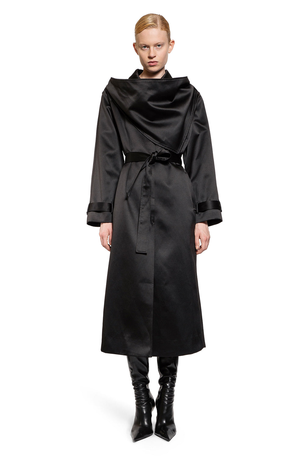 THE GARMENT WOMAN BLACK COATS