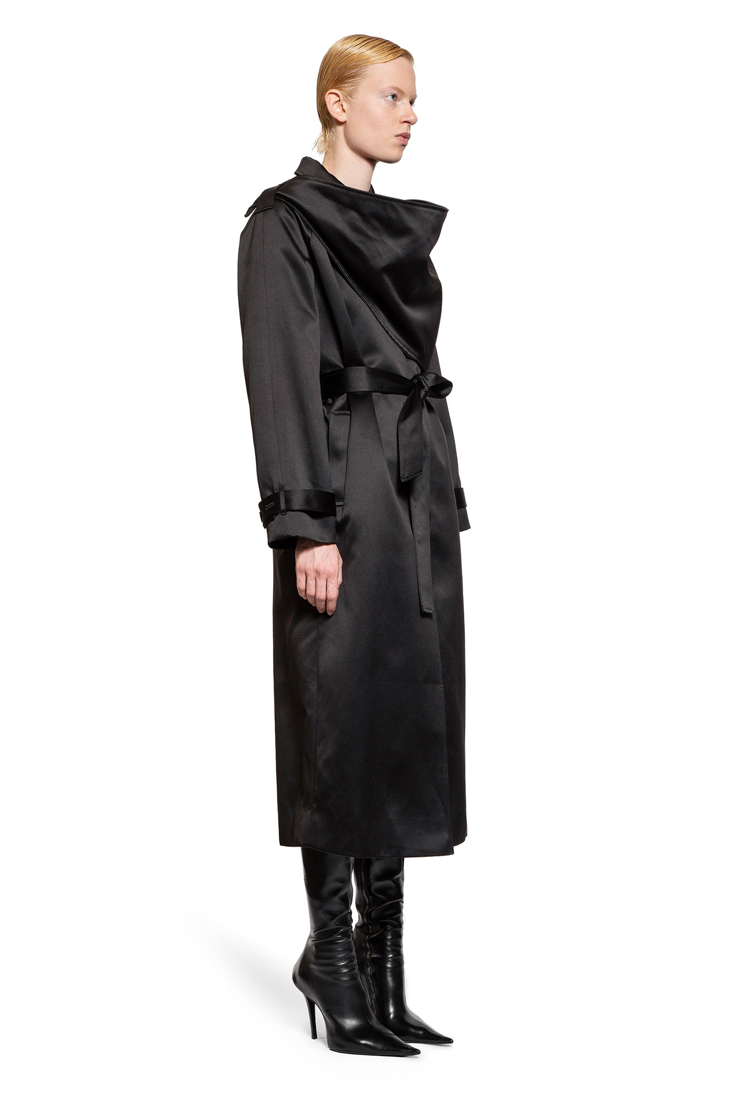 THE GARMENT WOMAN BLACK COATS