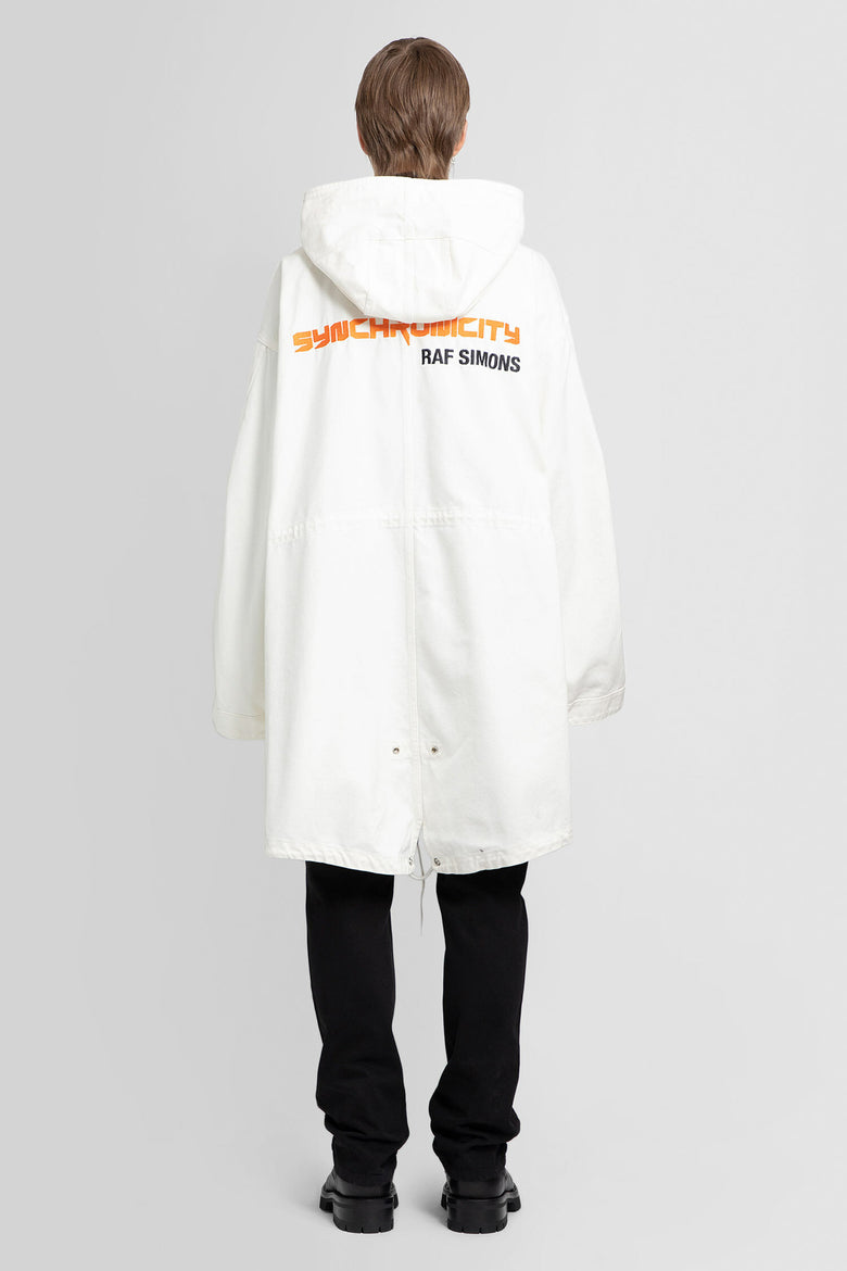 RAF SIMONS MAN WHITE COATS