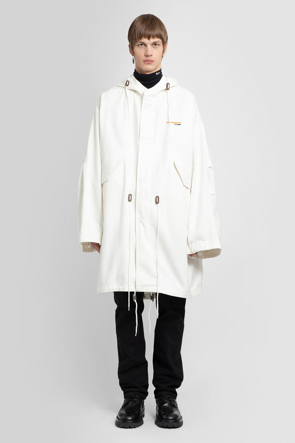 RAF SIMONS MAN WHITE COATS