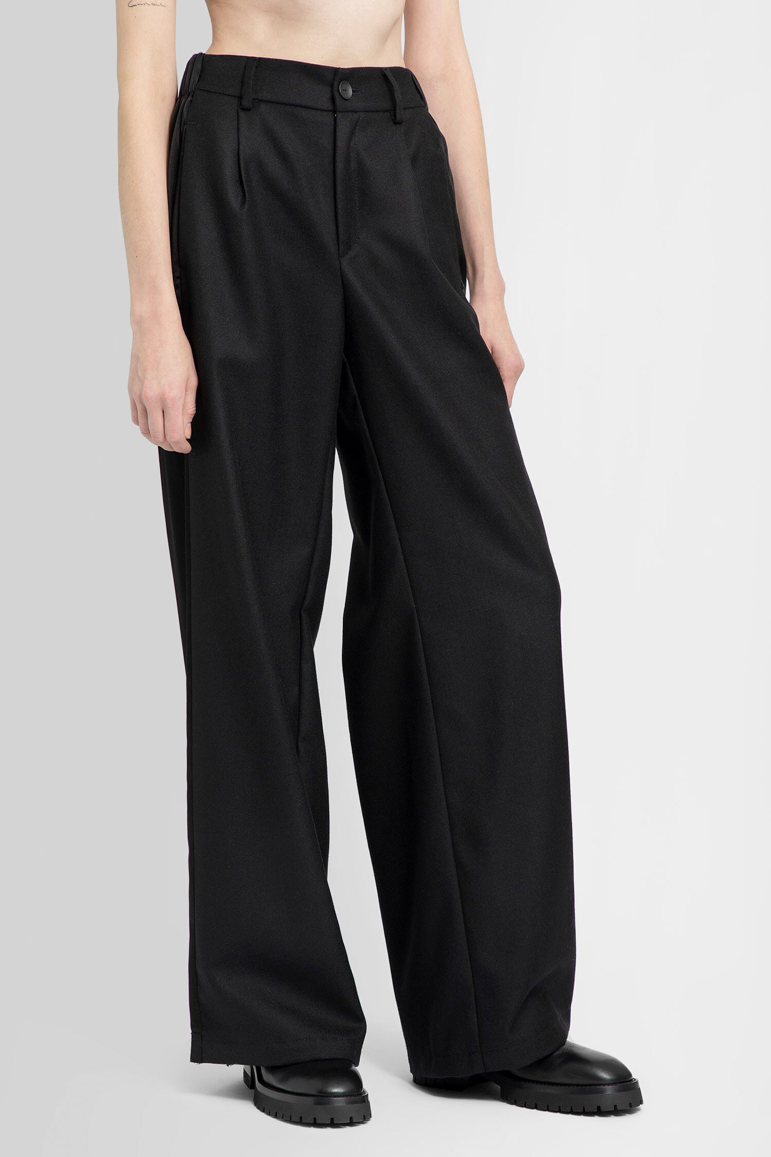 ANDREA YA AQOV WOMAN BLACK TROUSERS