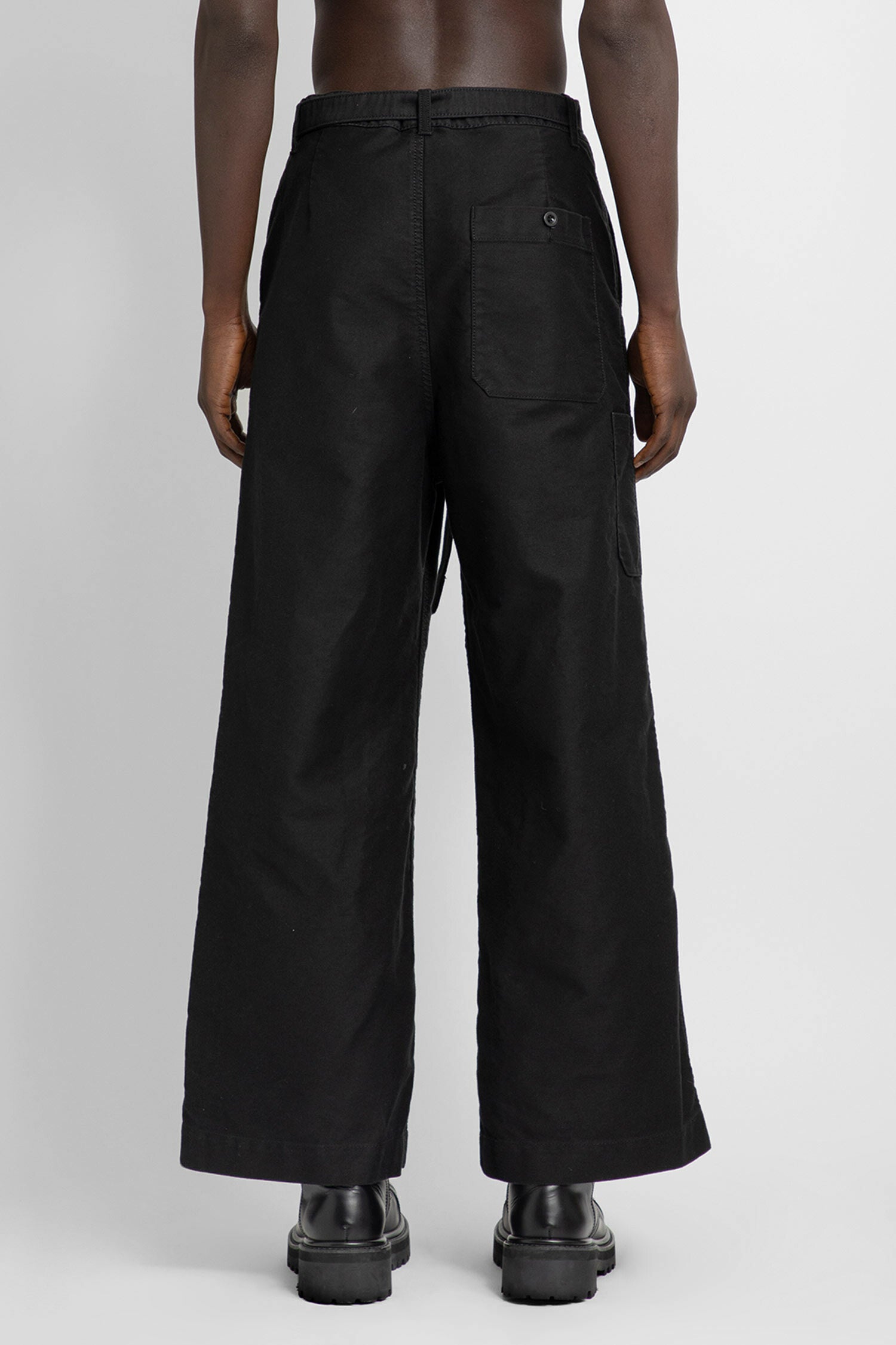 SACAI MAN BLACK TROUSERS