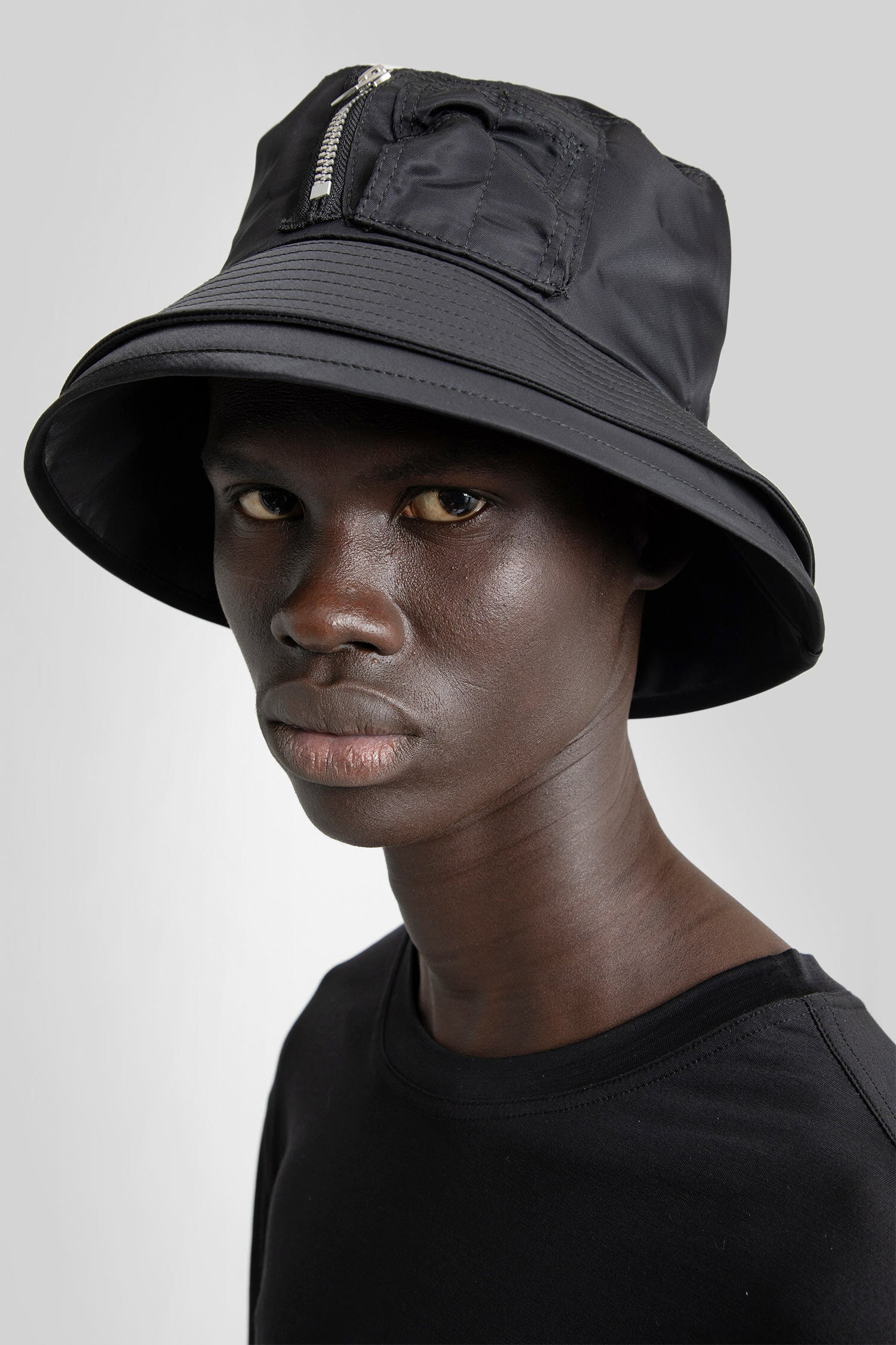 SACAI UNISEX BLACK HATS