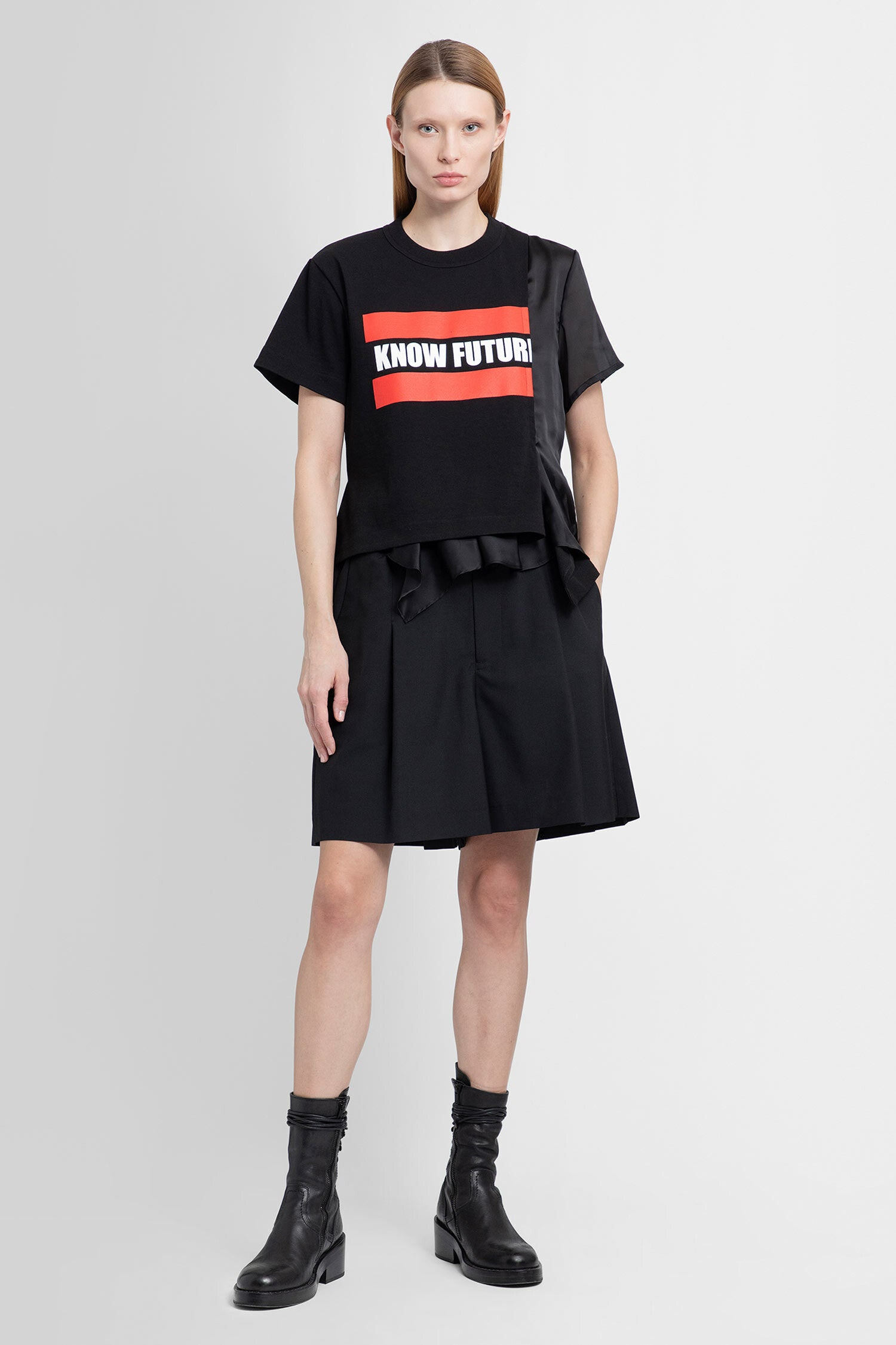 SACAI WOMAN BLACK T-SHIRTS & TANK TOPS