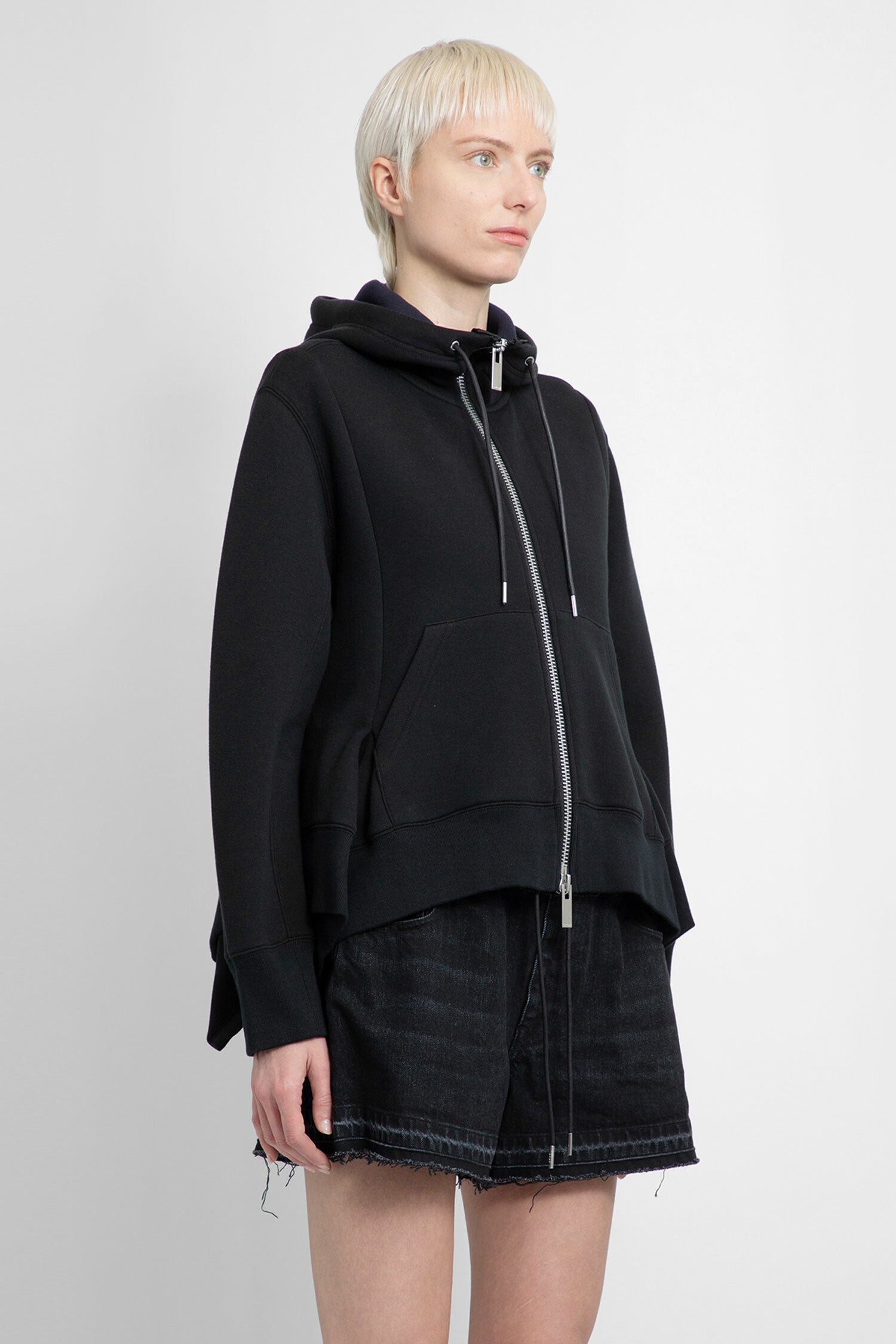 SACAI WOMAN BLACK SWEATSHIRTS