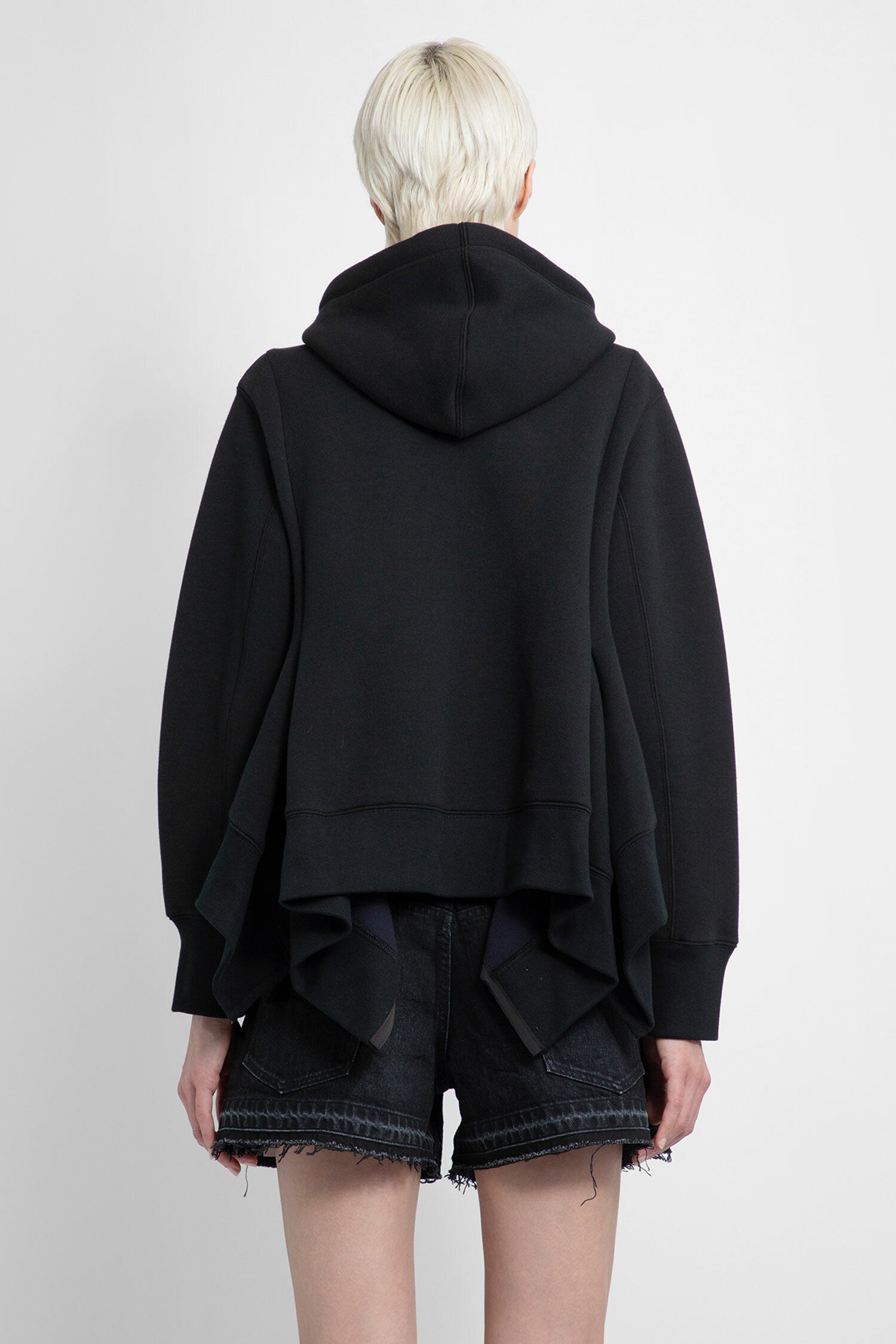 SACAI WOMAN BLACK SWEATSHIRTS