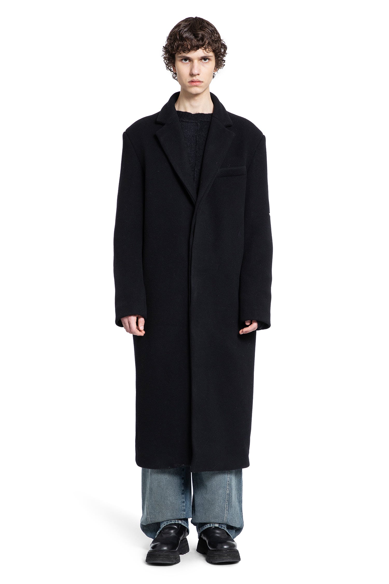 ANDREA YA AQOV MAN BLACK COATS