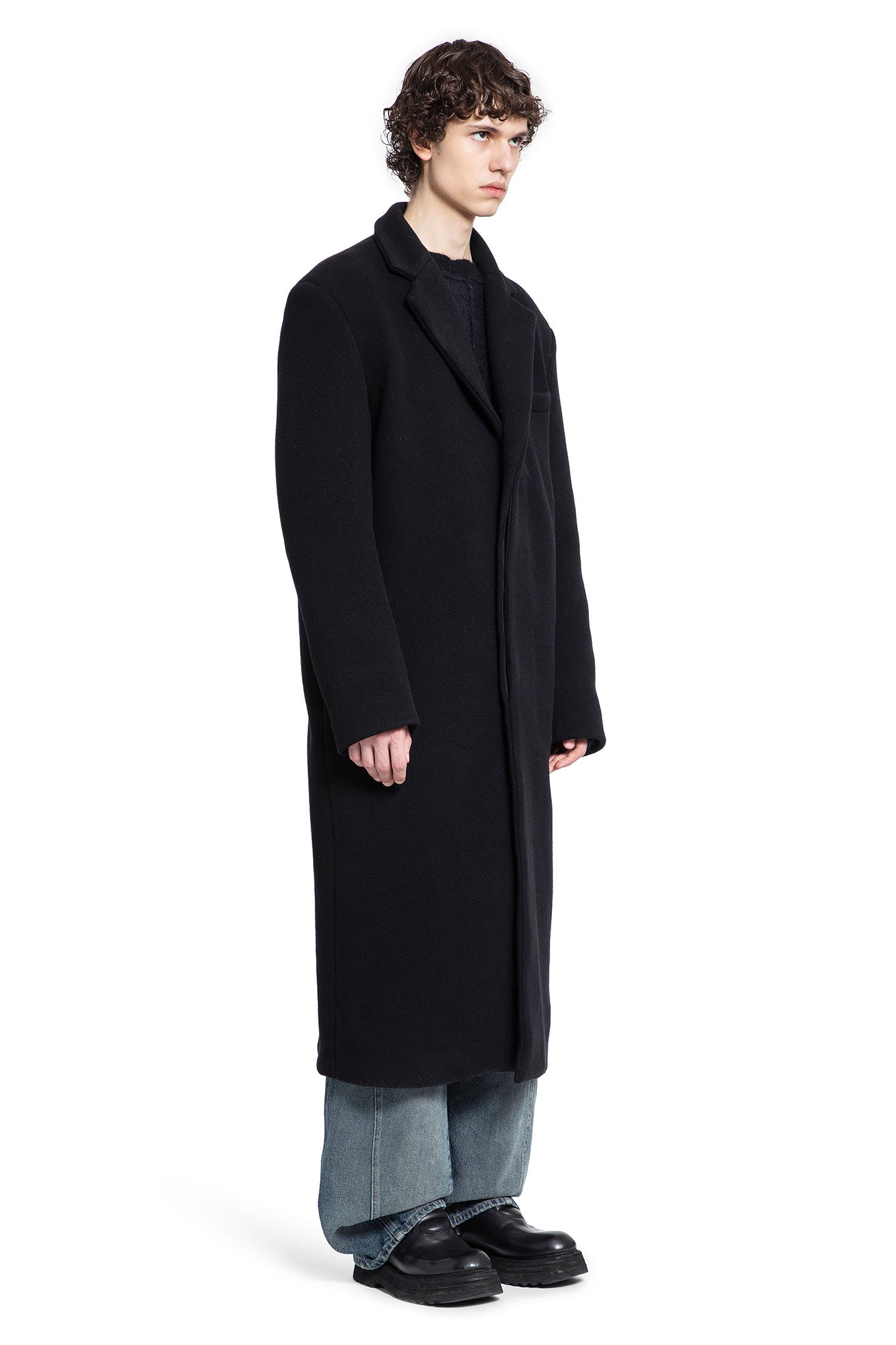 ANDREA YA AQOV MAN BLACK COATS