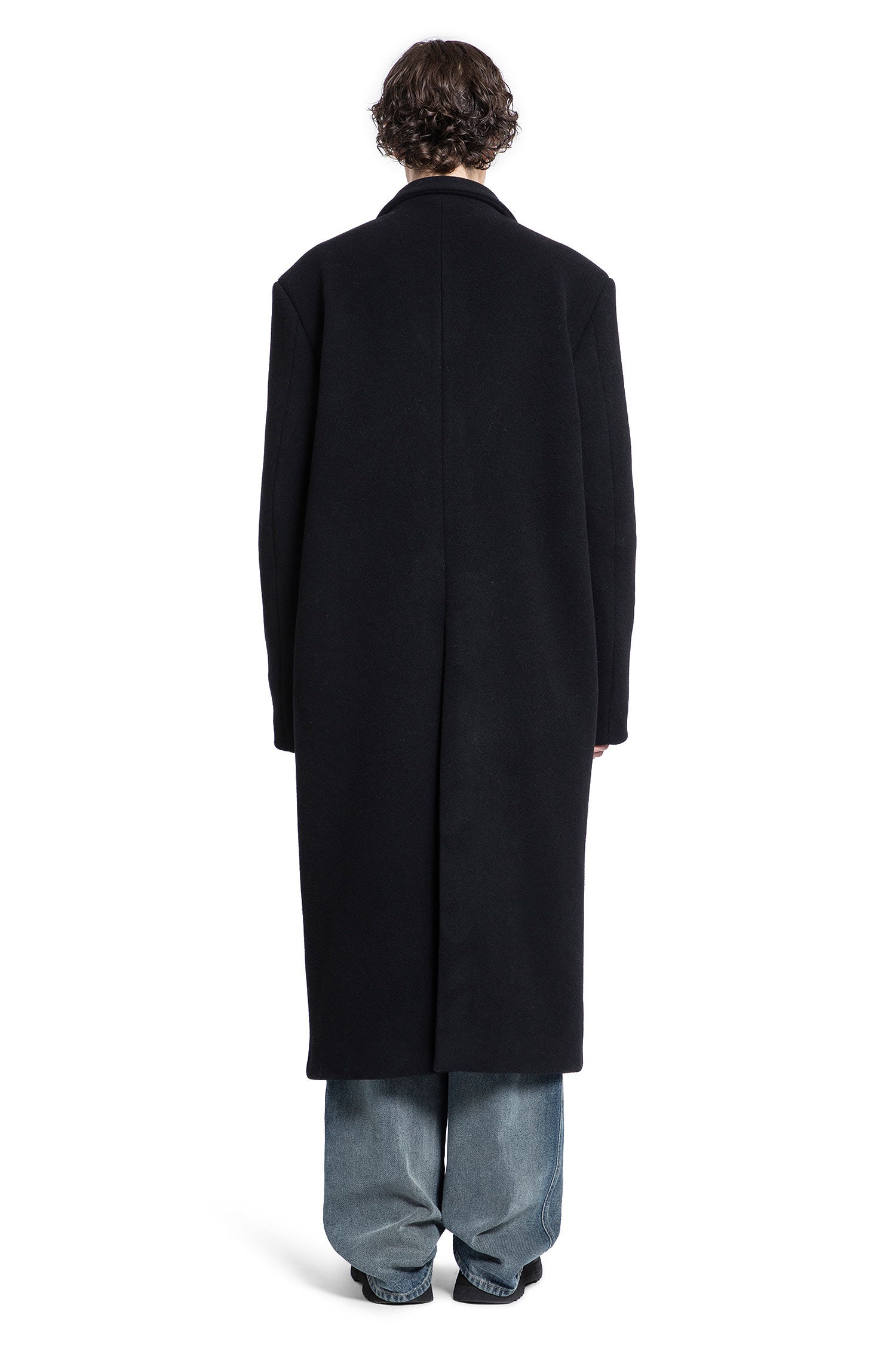 ANDREA YA AQOV MAN BLACK COATS