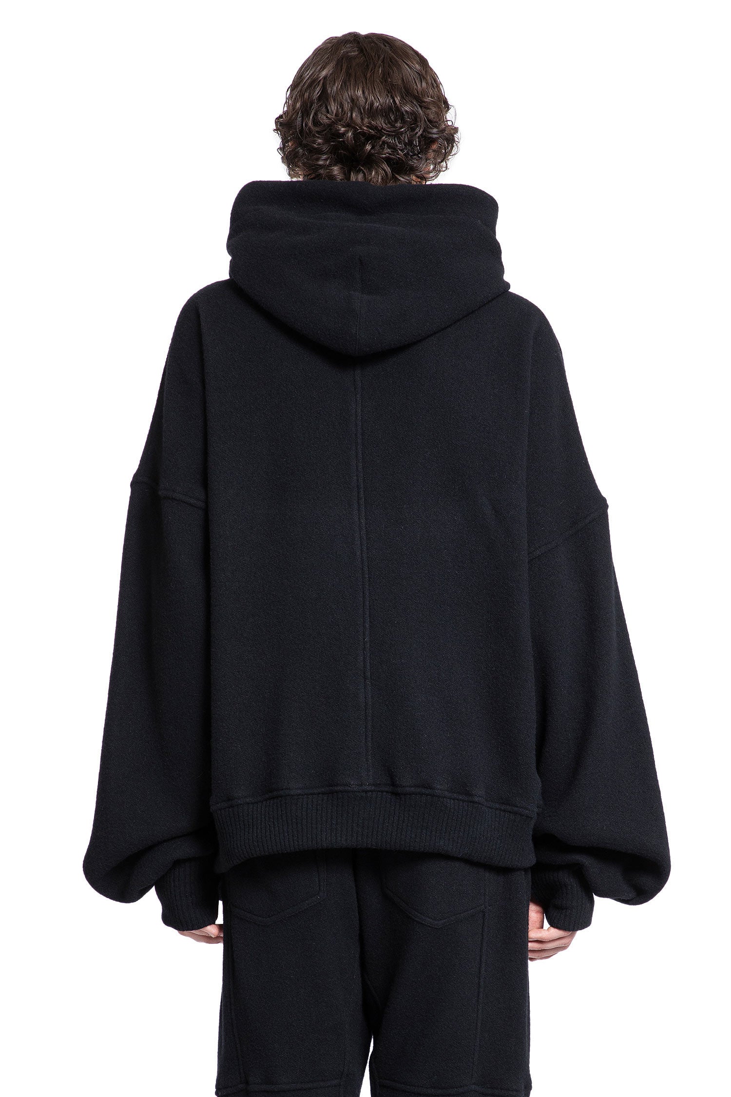 ANDREA YA AQOV MAN BLACK SWEATSHIRTS