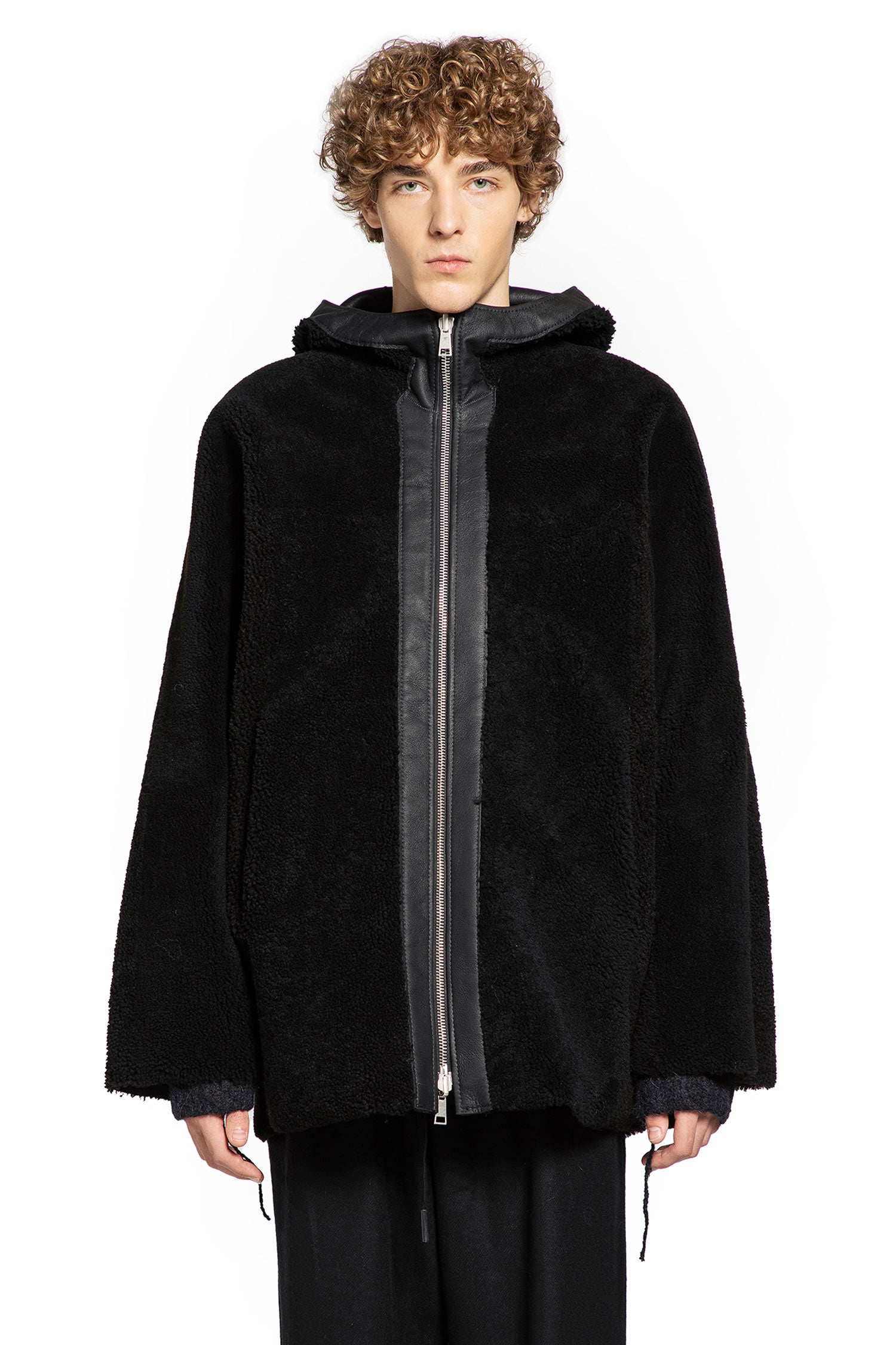 ANDREA YA AQOV MAN BLACK SWEATSHIRTS