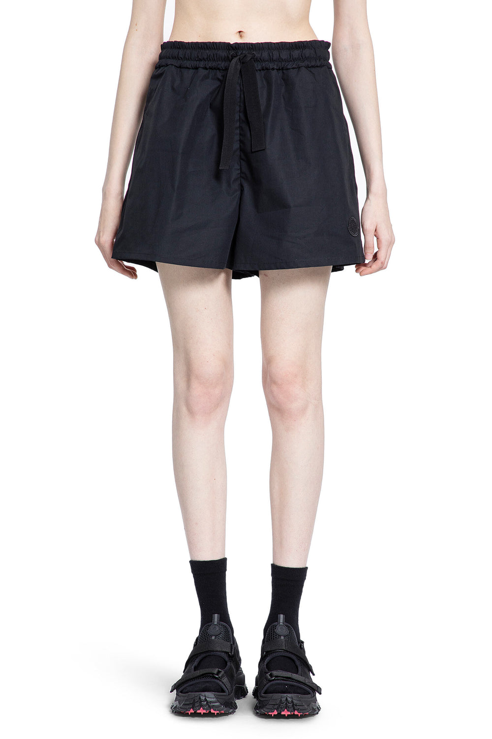 MONCLER WOMAN BLACK SHORTS