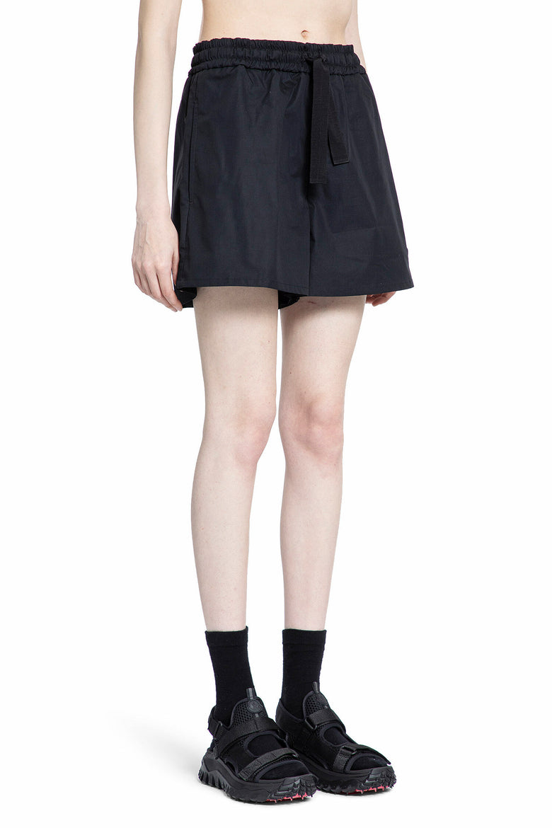 MONCLER WOMAN BLACK SHORTS