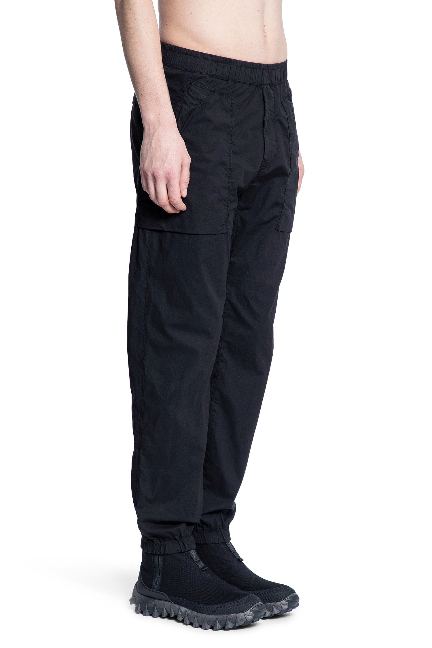 STONE ISLAND MAN BLACK TROUSERS