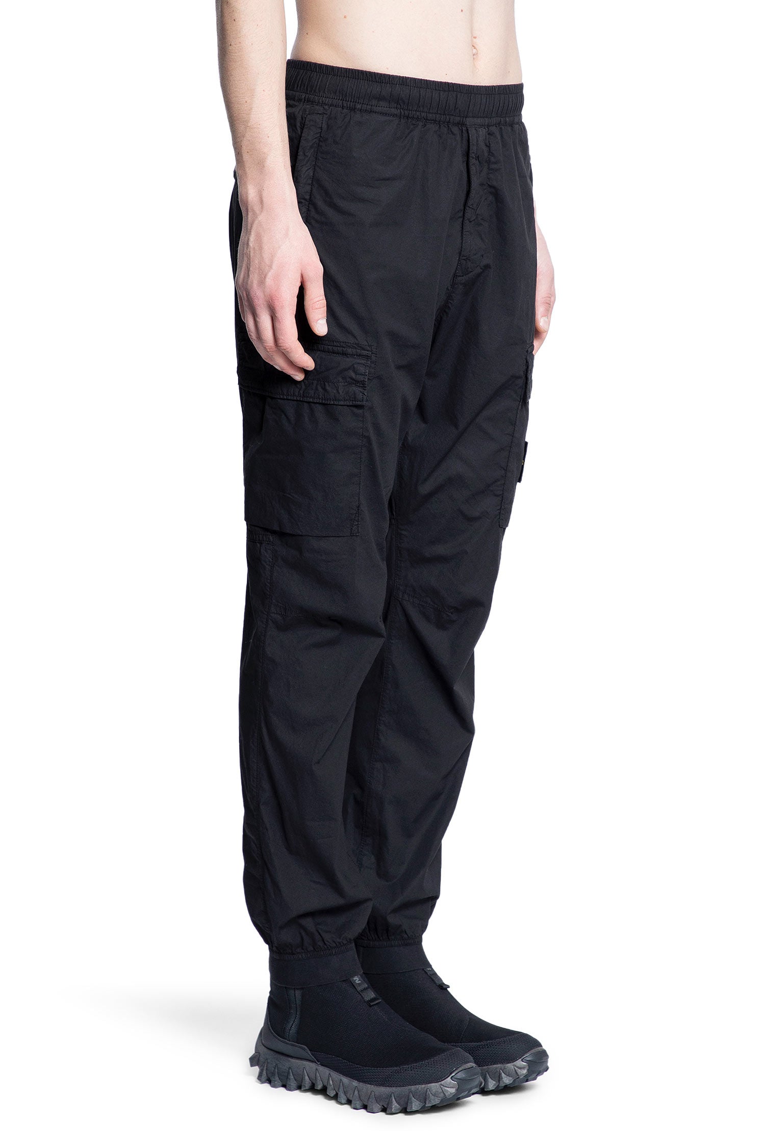 STONE ISLAND MAN BLACK TROUSERS