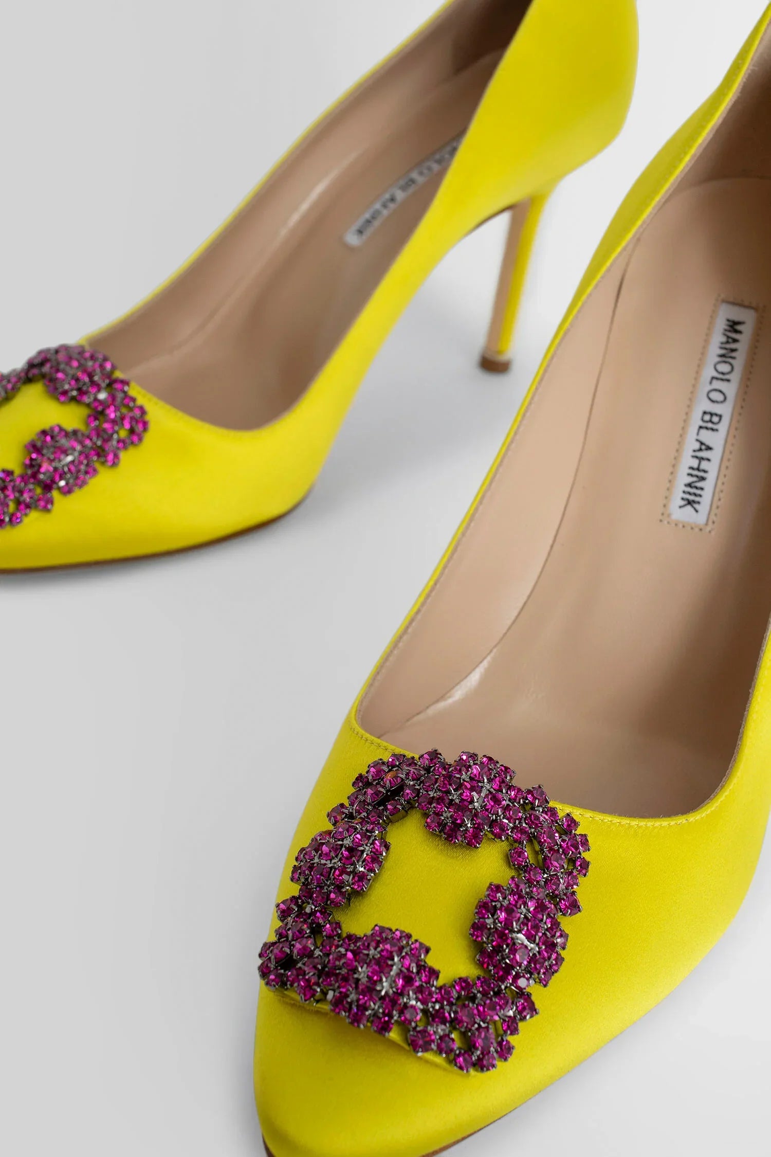 MANOLO BLAHNIK WOMAN YELLOW PUMPS - Antonioli.eu