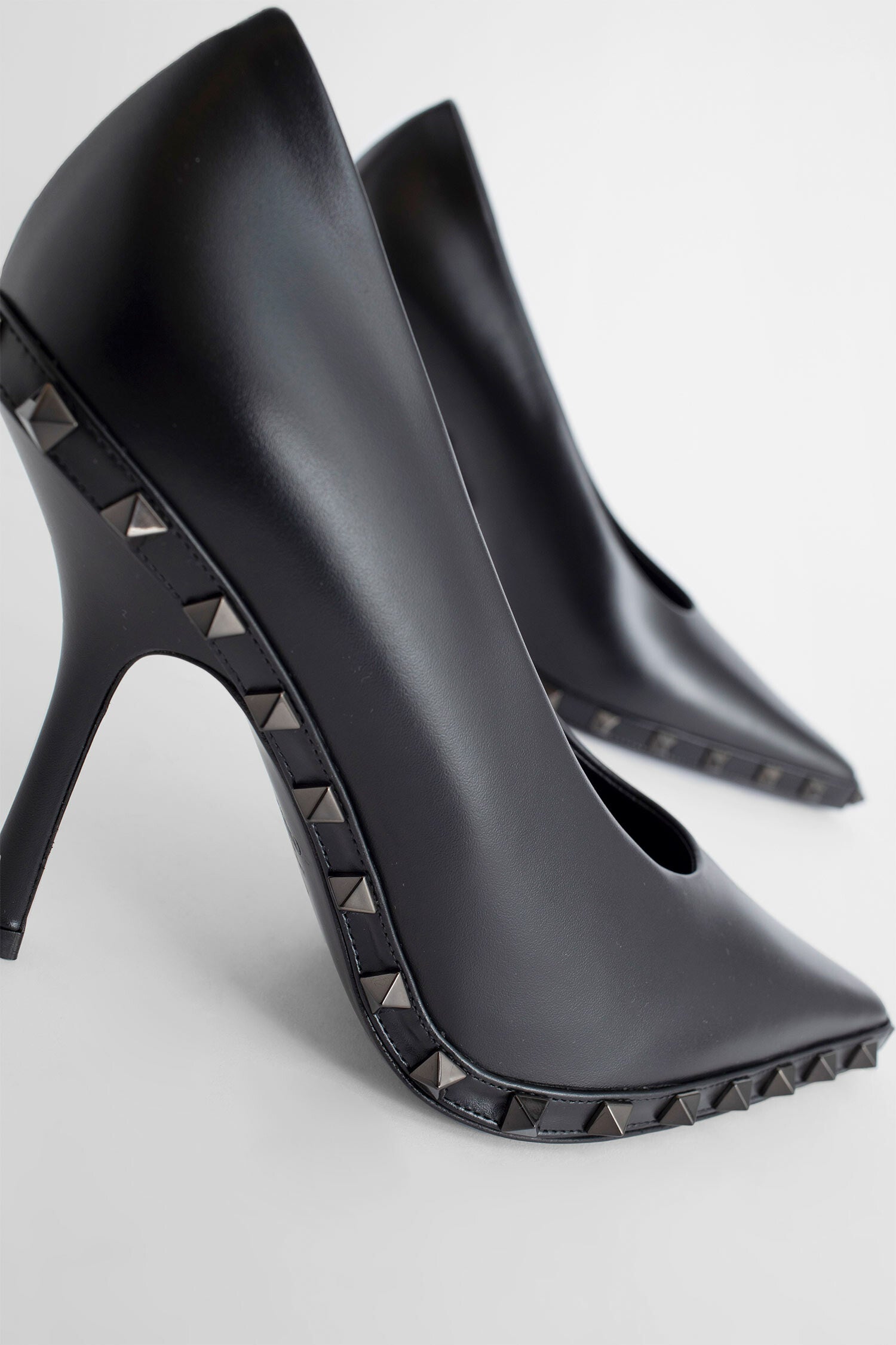 VALENTINO WOMAN BLACK PUMPS