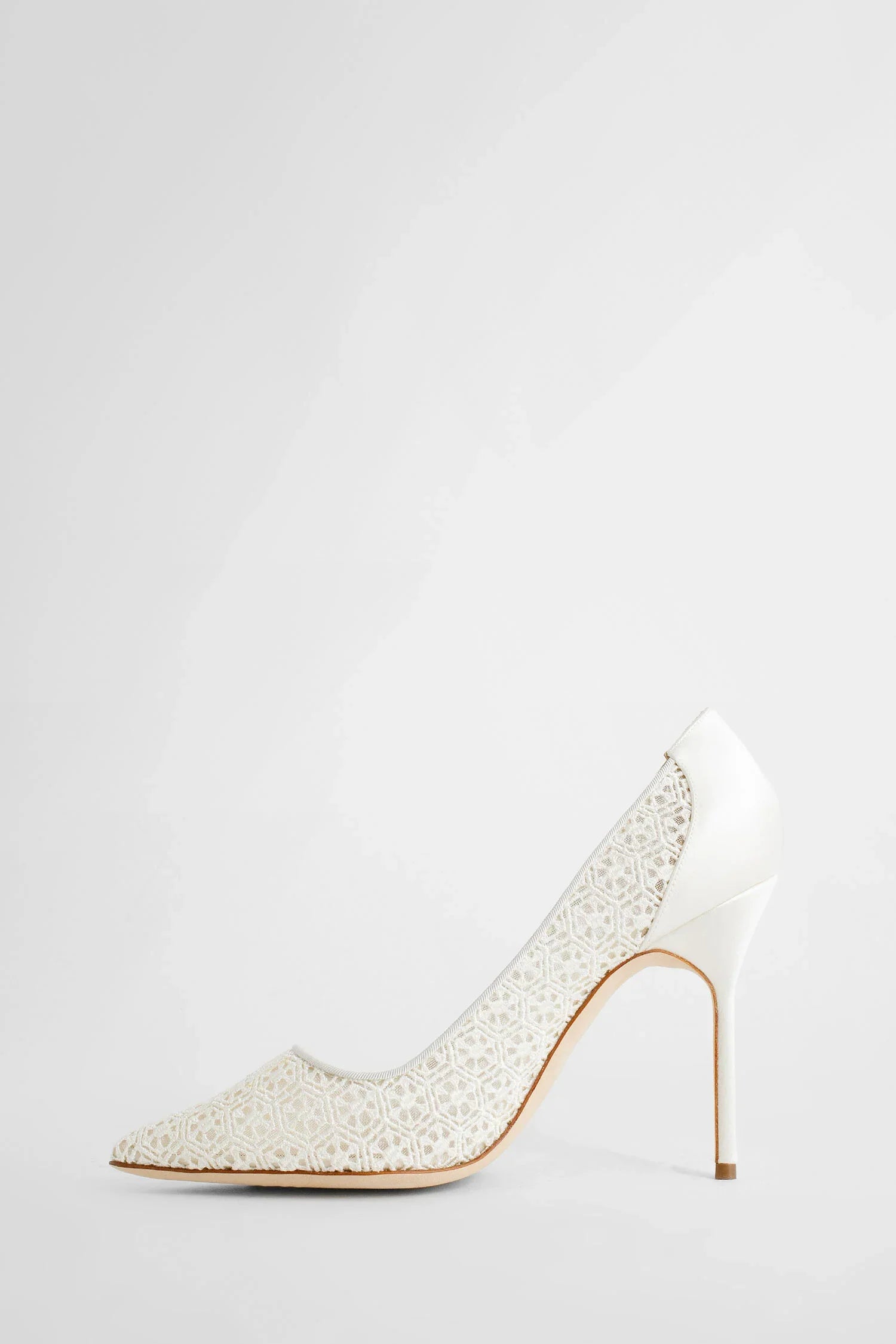 MANOLO BLAHNIK WOMAN WHITE PUMPS - Antonioli.eu