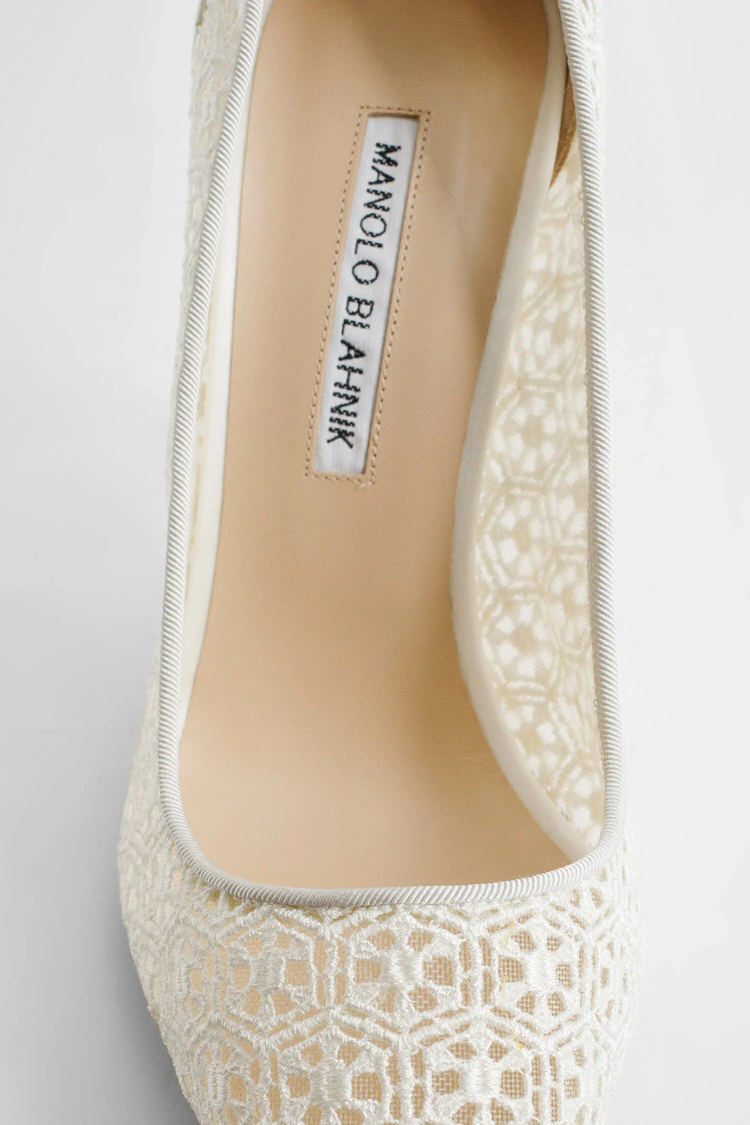MANOLO BLAHNIK WOMAN WHITE PUMPS - Antonioli.eu