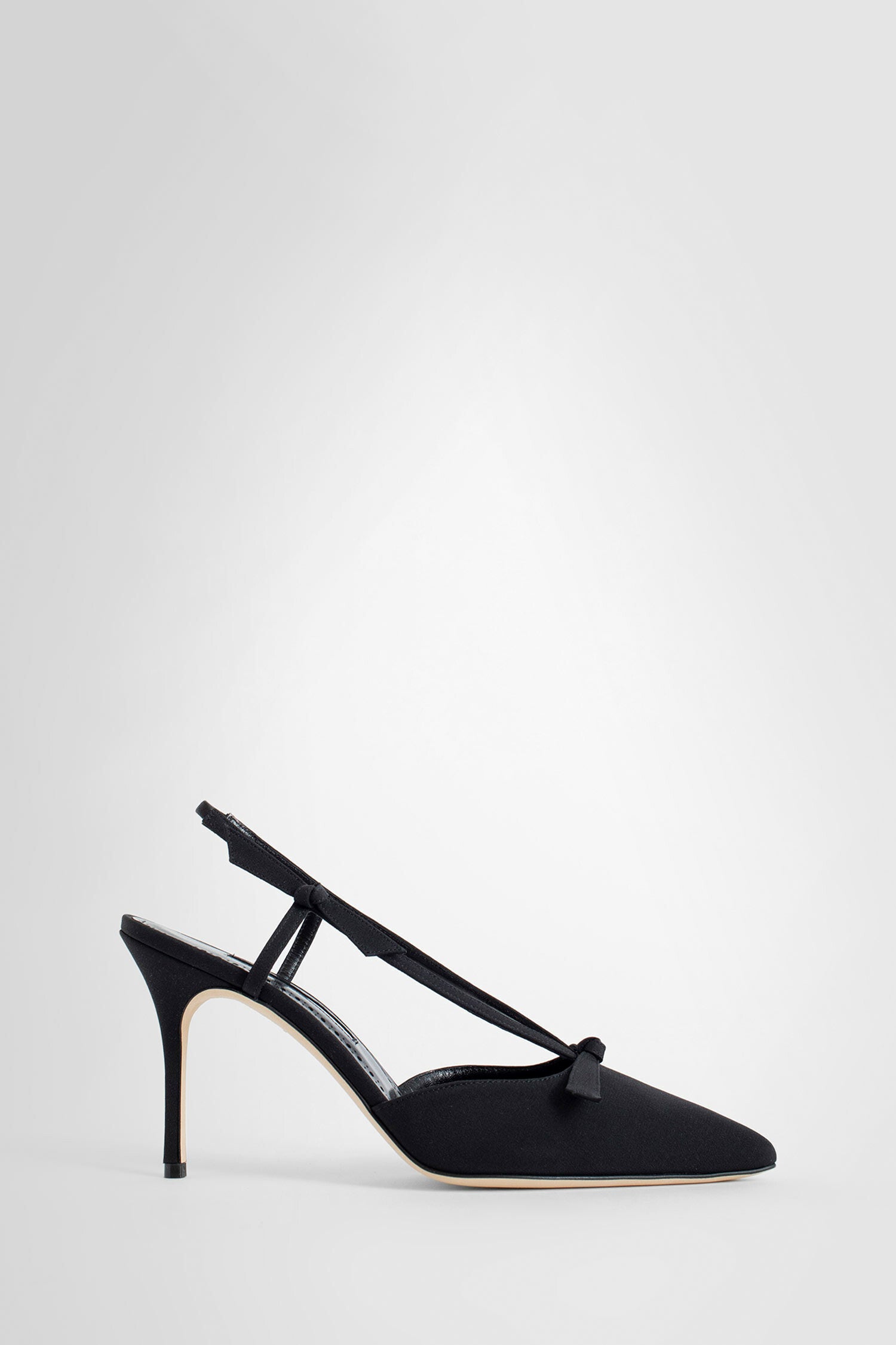 MANOLO BLAHNIK WOMAN BLACK PUMPS