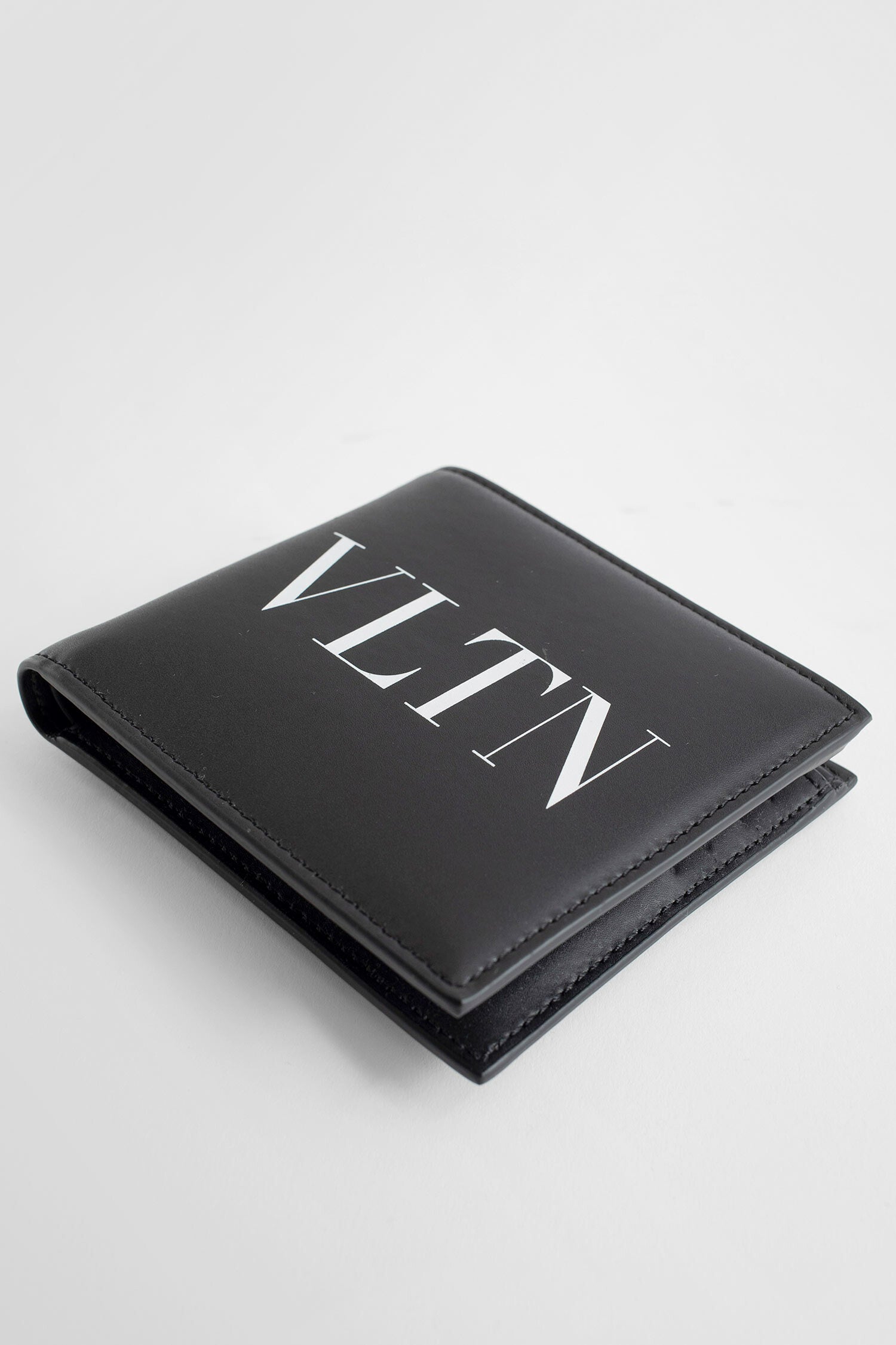 VALENTINO MAN BLACK WALLETS & CARDHOLDERS