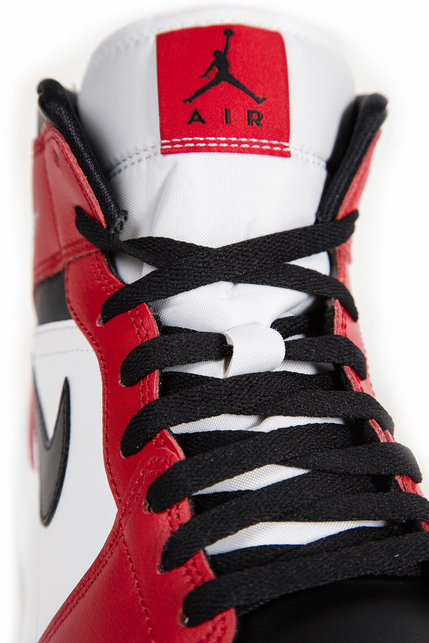 Air Jordan 1 Mid Chicago Toe