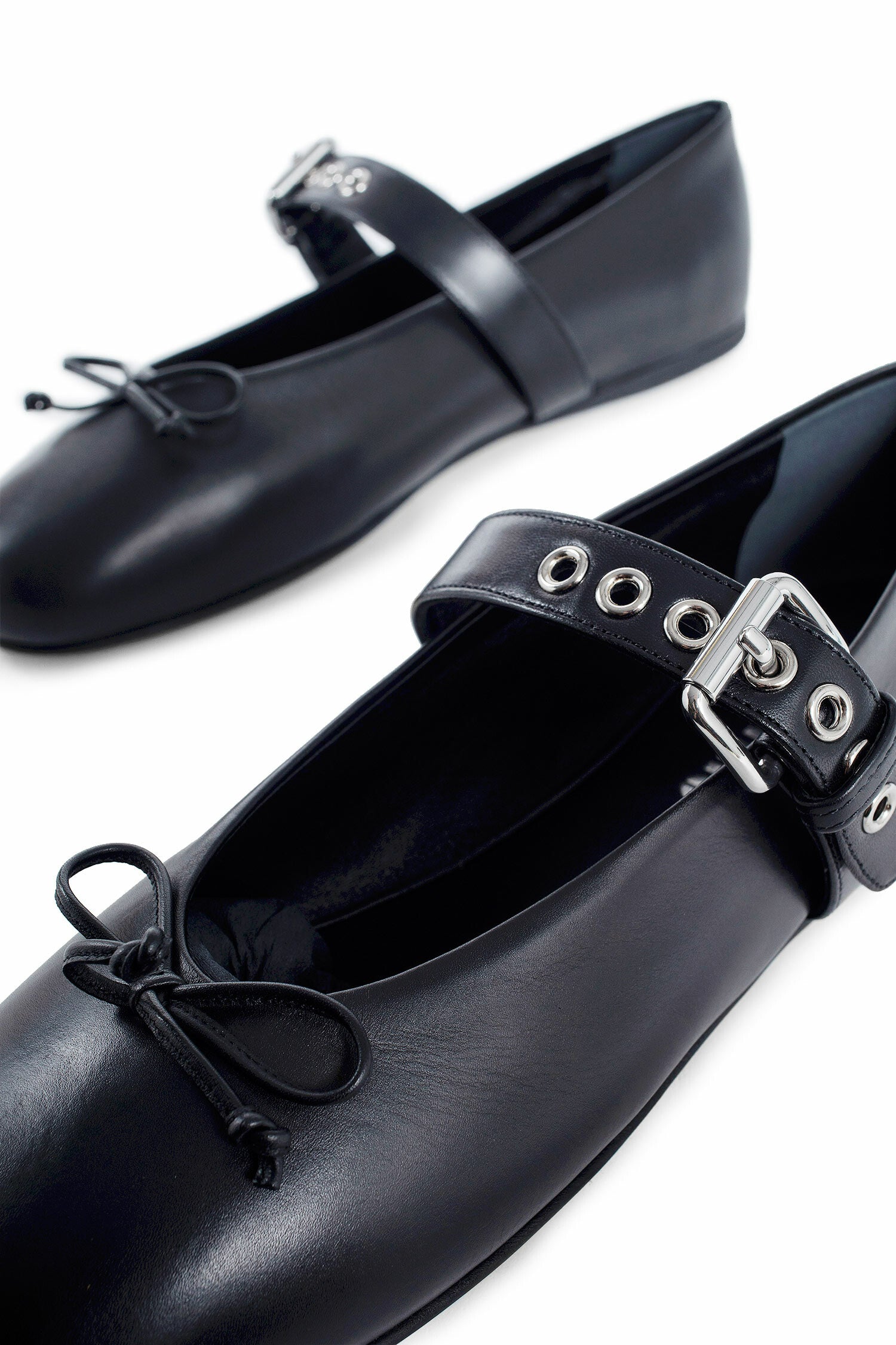 MIU MIU WOMAN BLACK FLATS