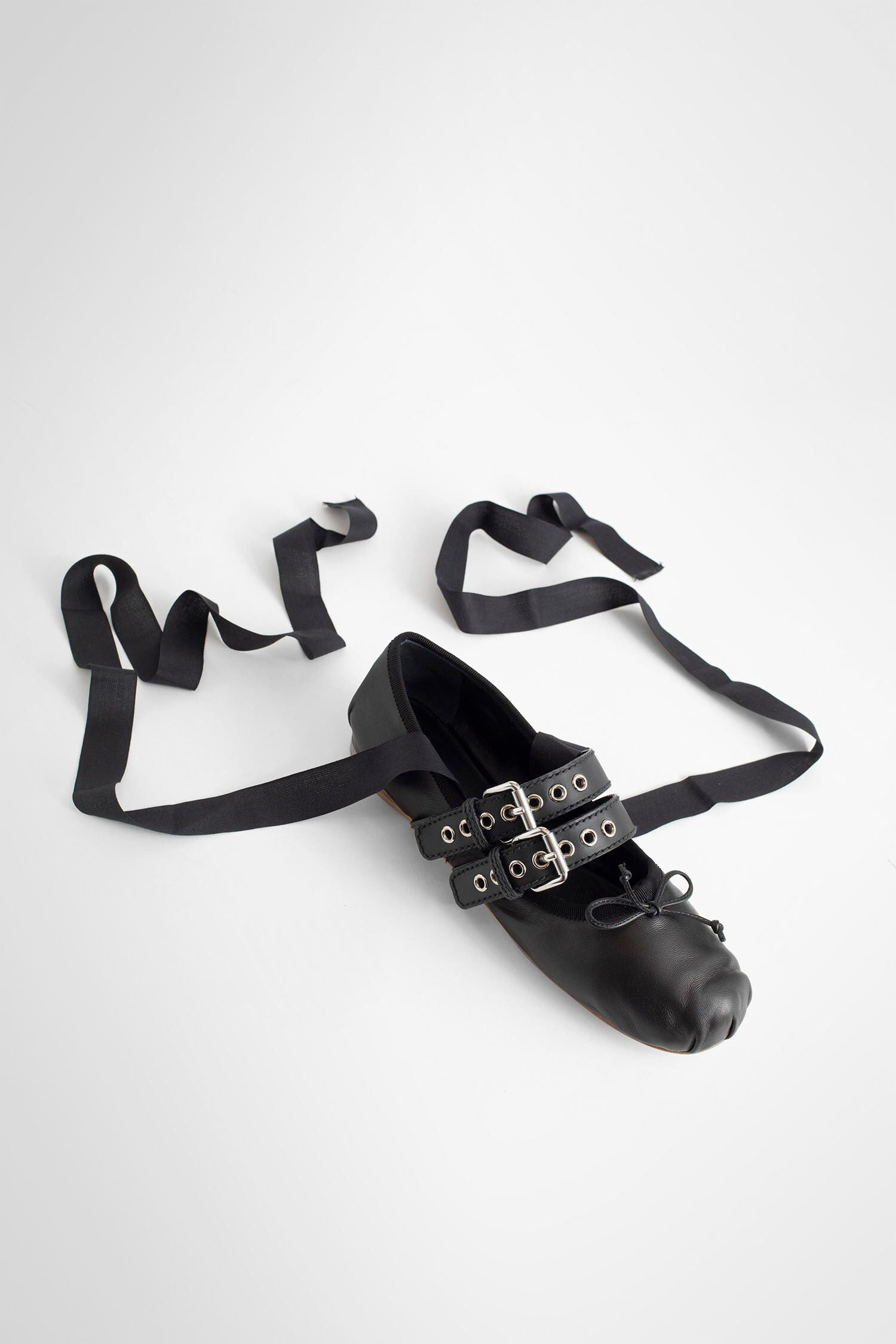 MIU MIU WOMAN BLACK FLATS