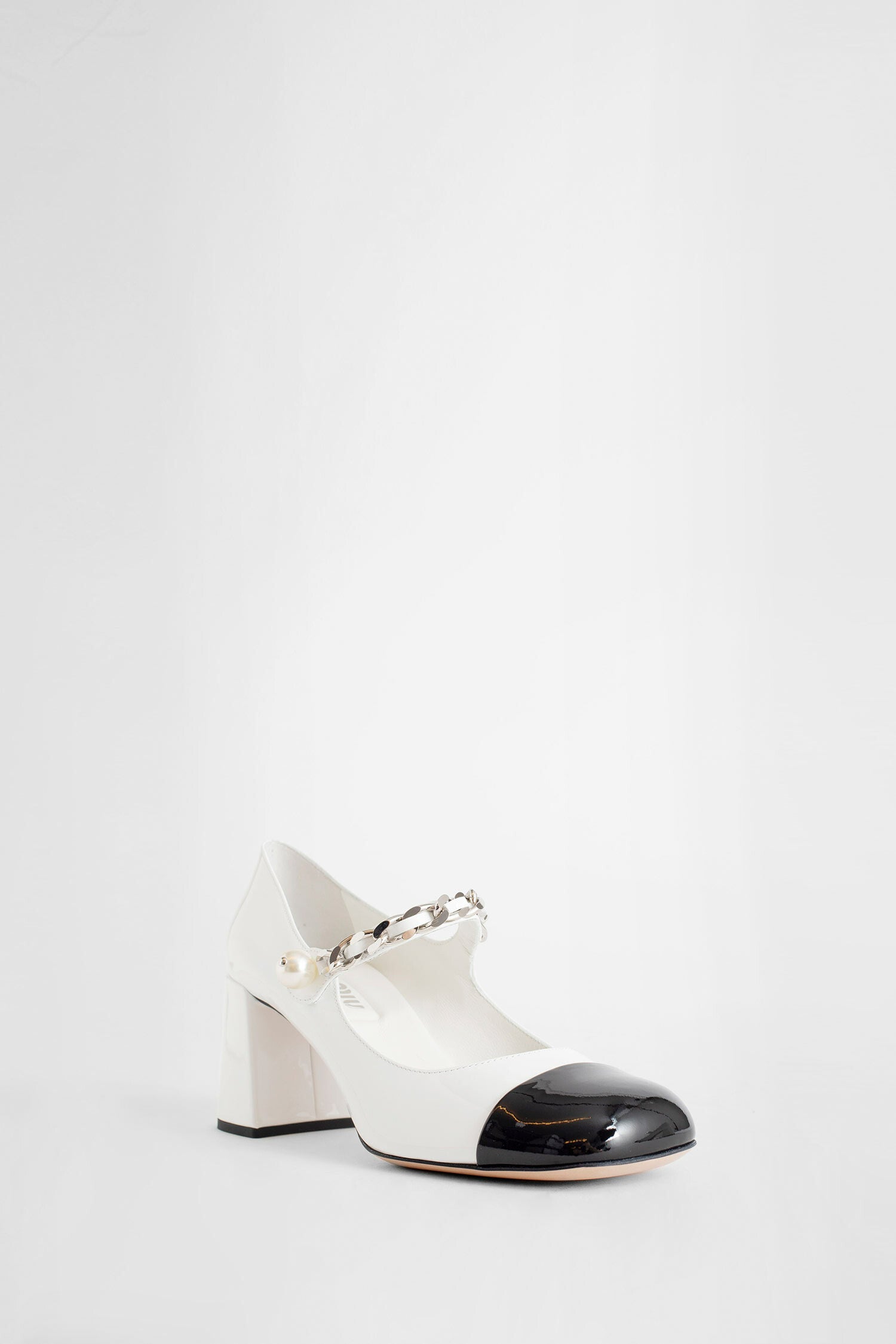 MIU MIU WOMAN BLACK&WHITE PUMPS