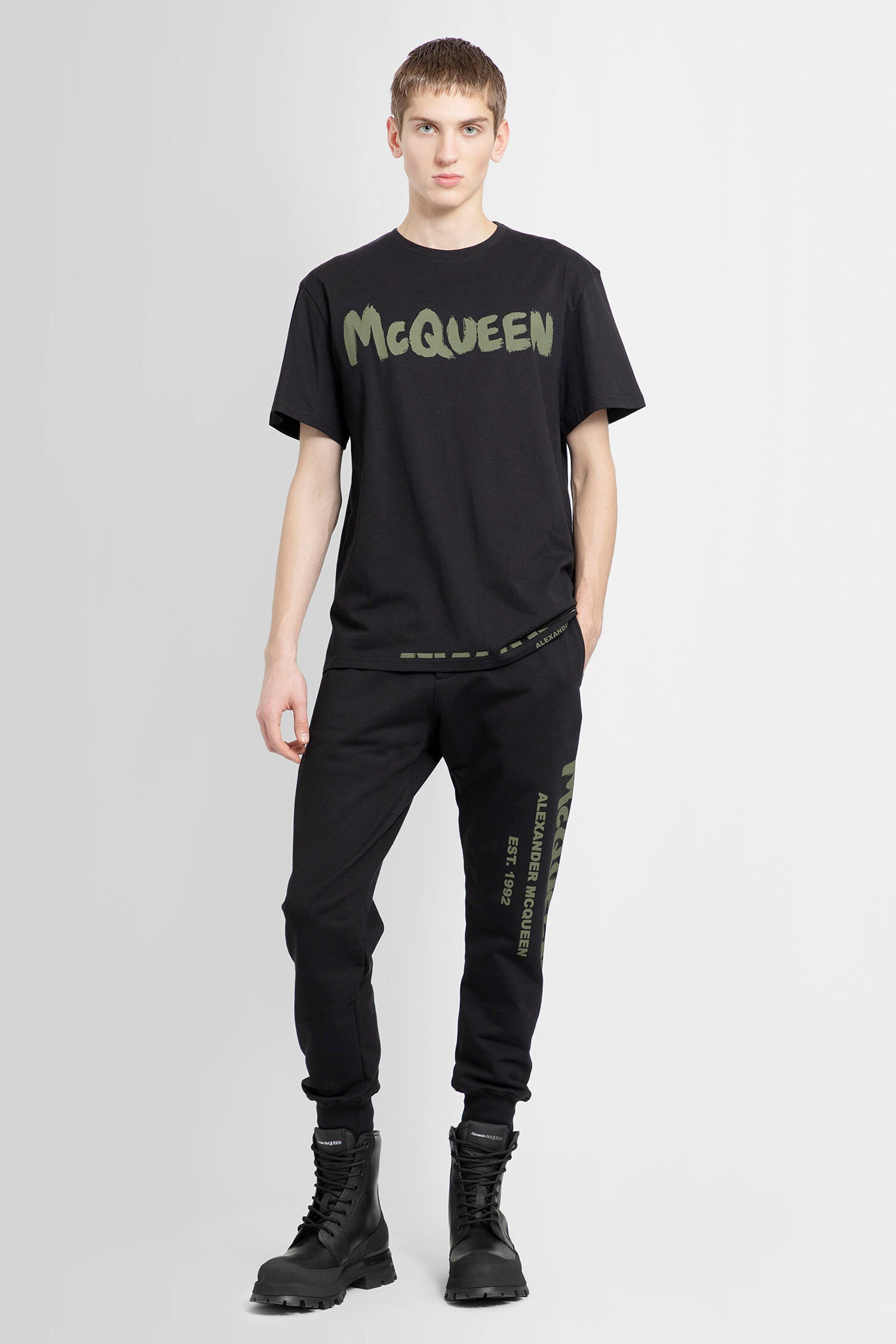 ALEXANDER MCQUEEN MAN BLACK T-SHIRTS