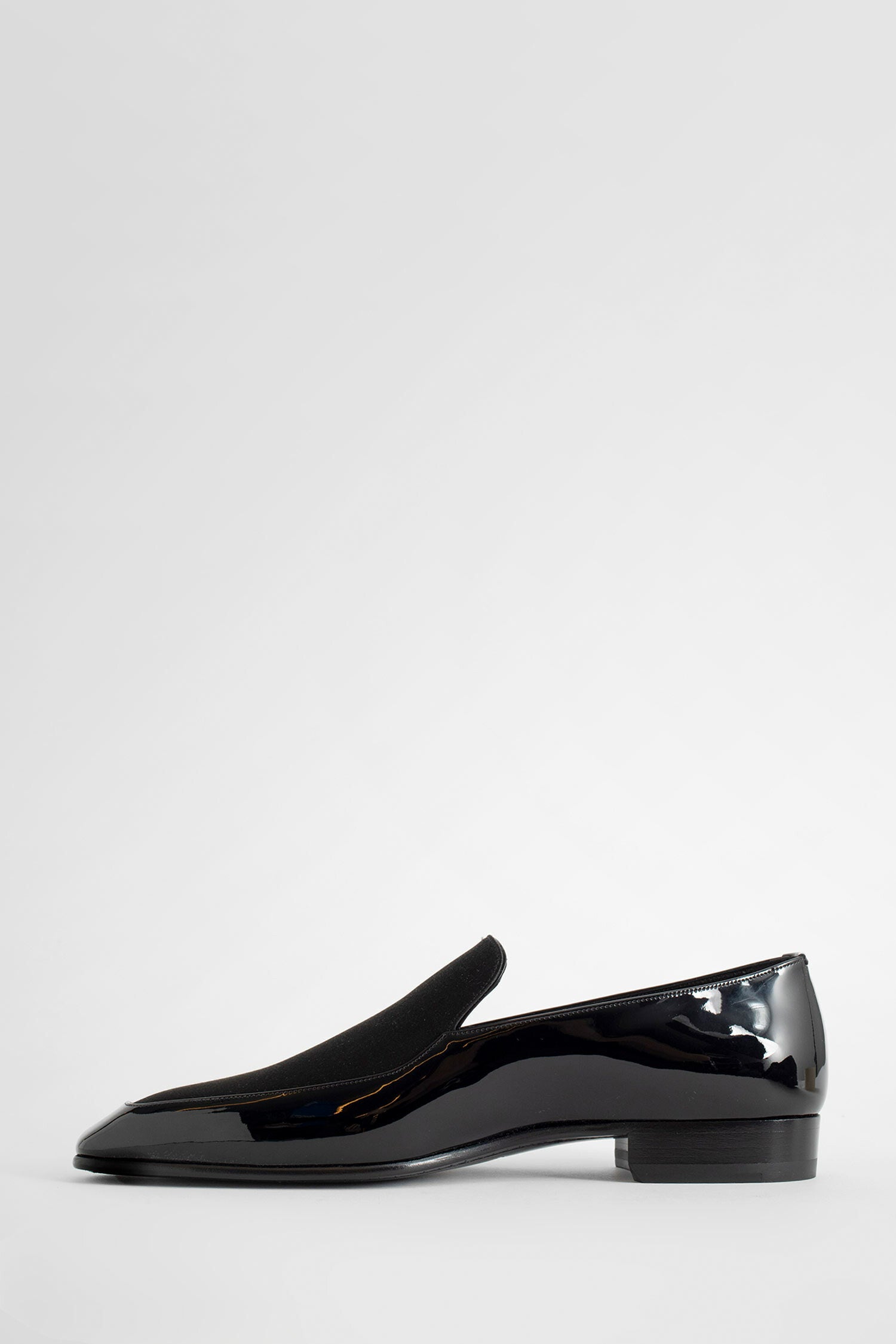 SAINT LAURENT MAN BLACK LOAFERS