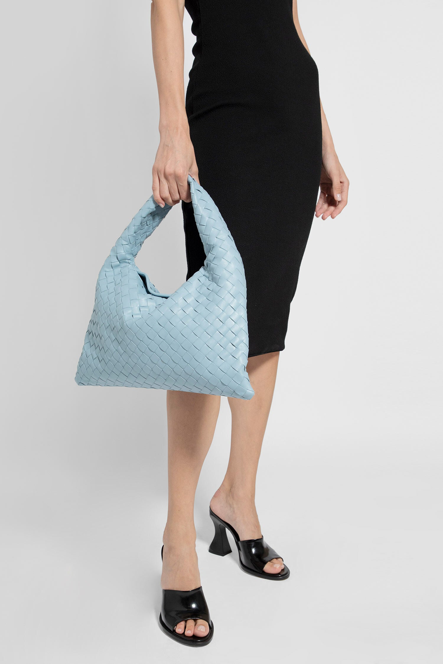 BOTTEGA VENETA WOMAN BLUE SHOULDER BAGS